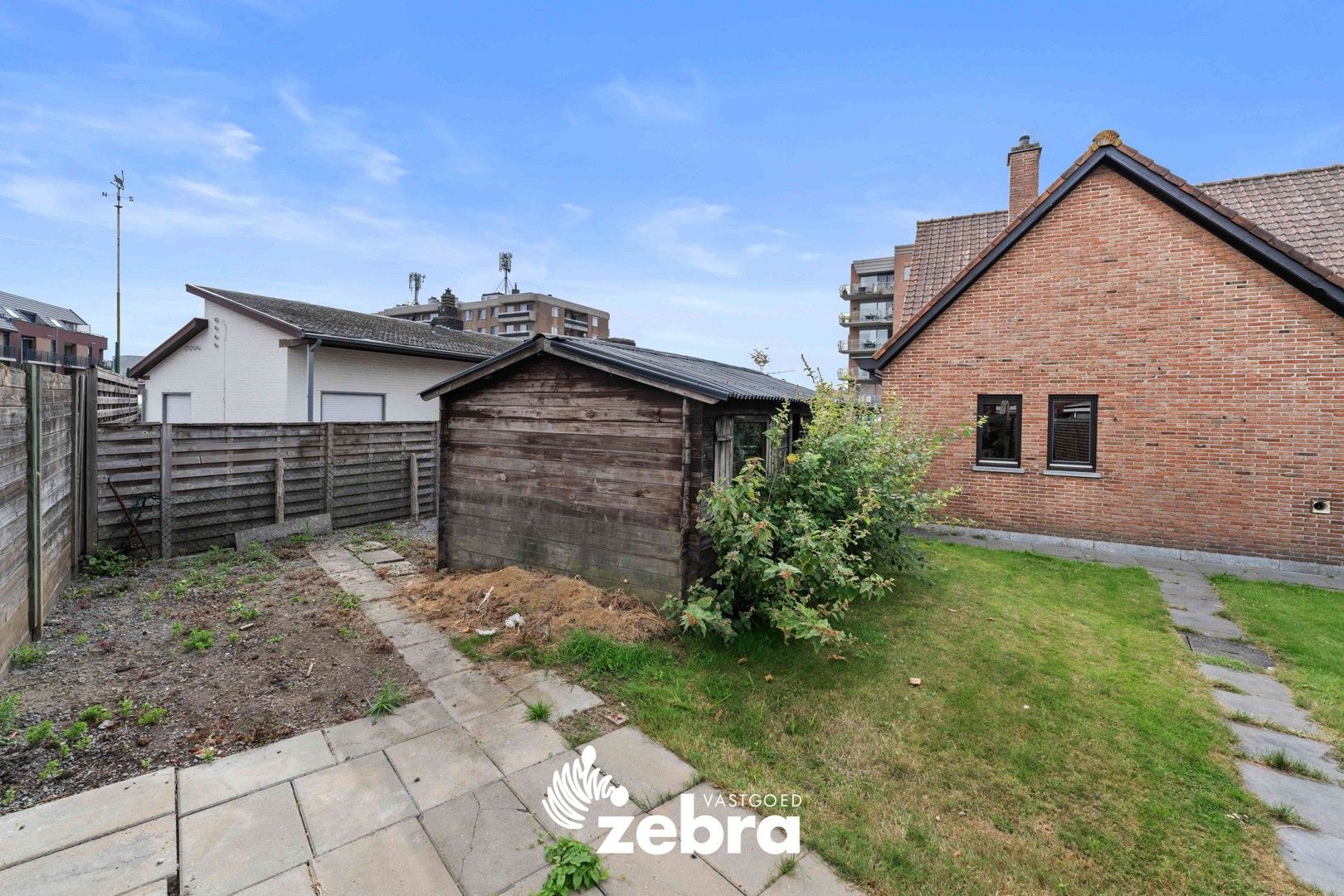 Op te frissen alleenstaande woning met vier of meer slaapkamers & garage te Roeselare! foto 37
