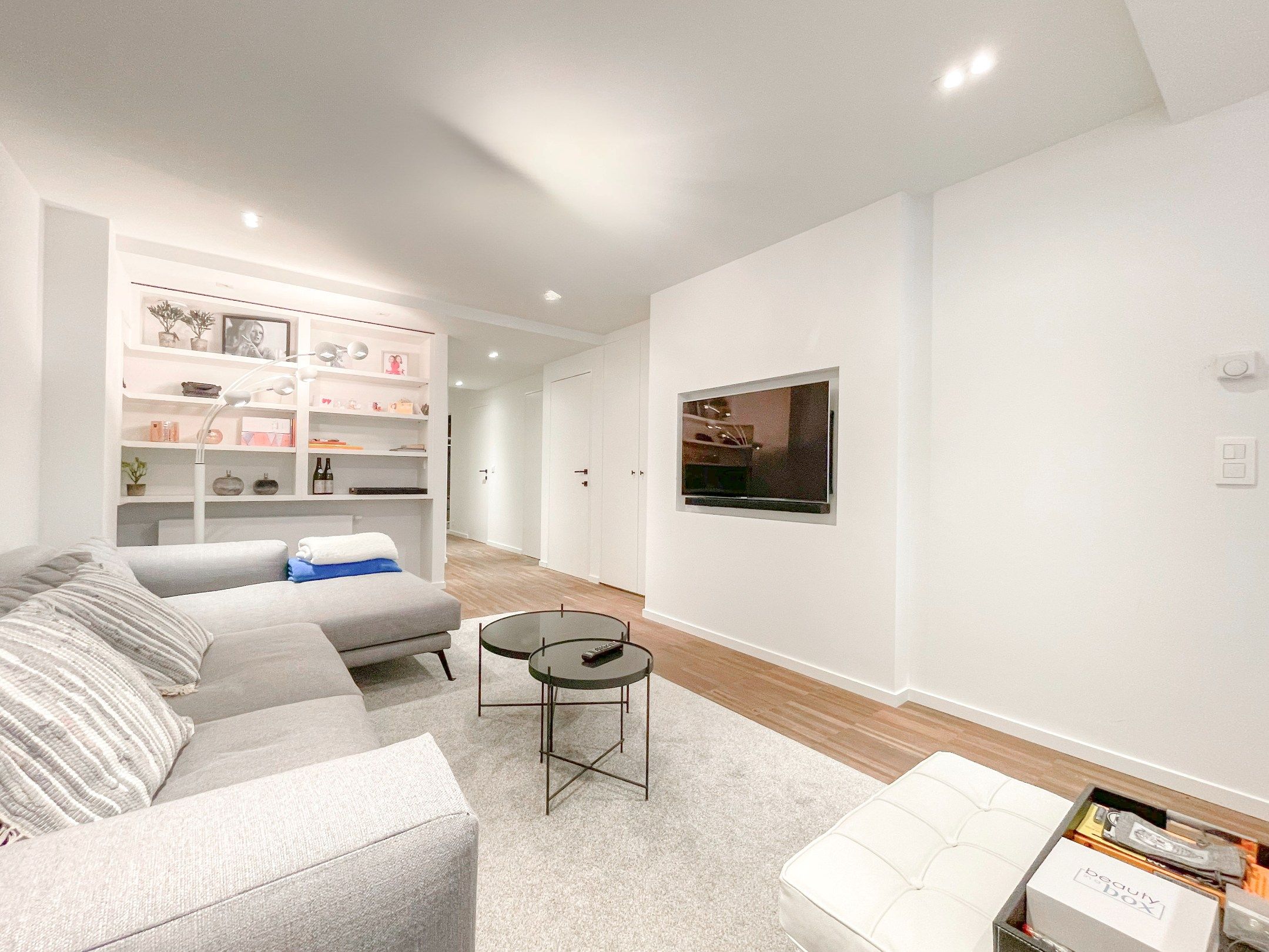 Stijlvol, instapklaar appartement met een ruim terras gelegen aan het Lichttorenplein op enkele passen van de zee. foto 6