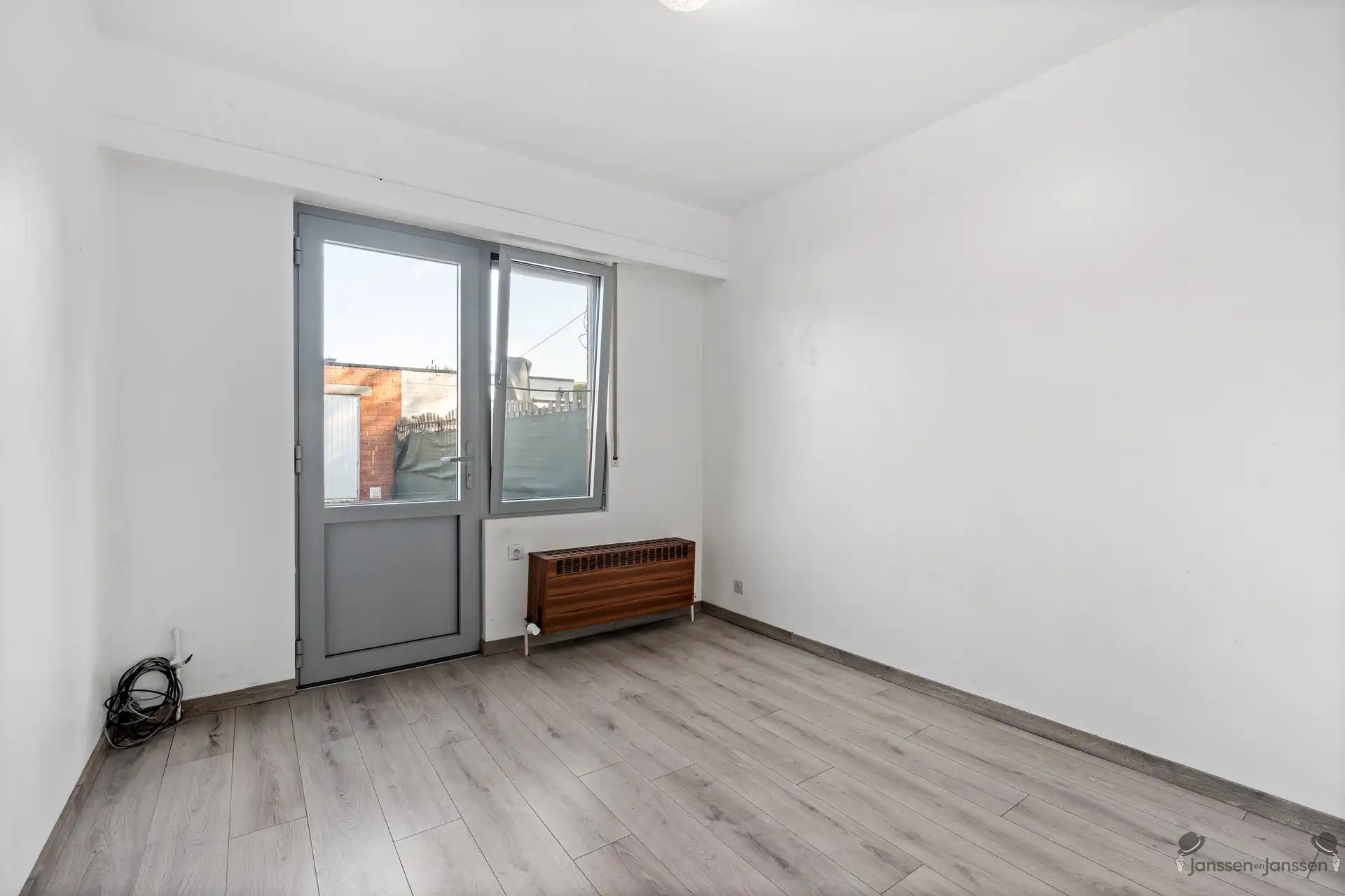 Op te frissen gelijkvloersappartement met 3 slpk's, tuin en garage foto 11