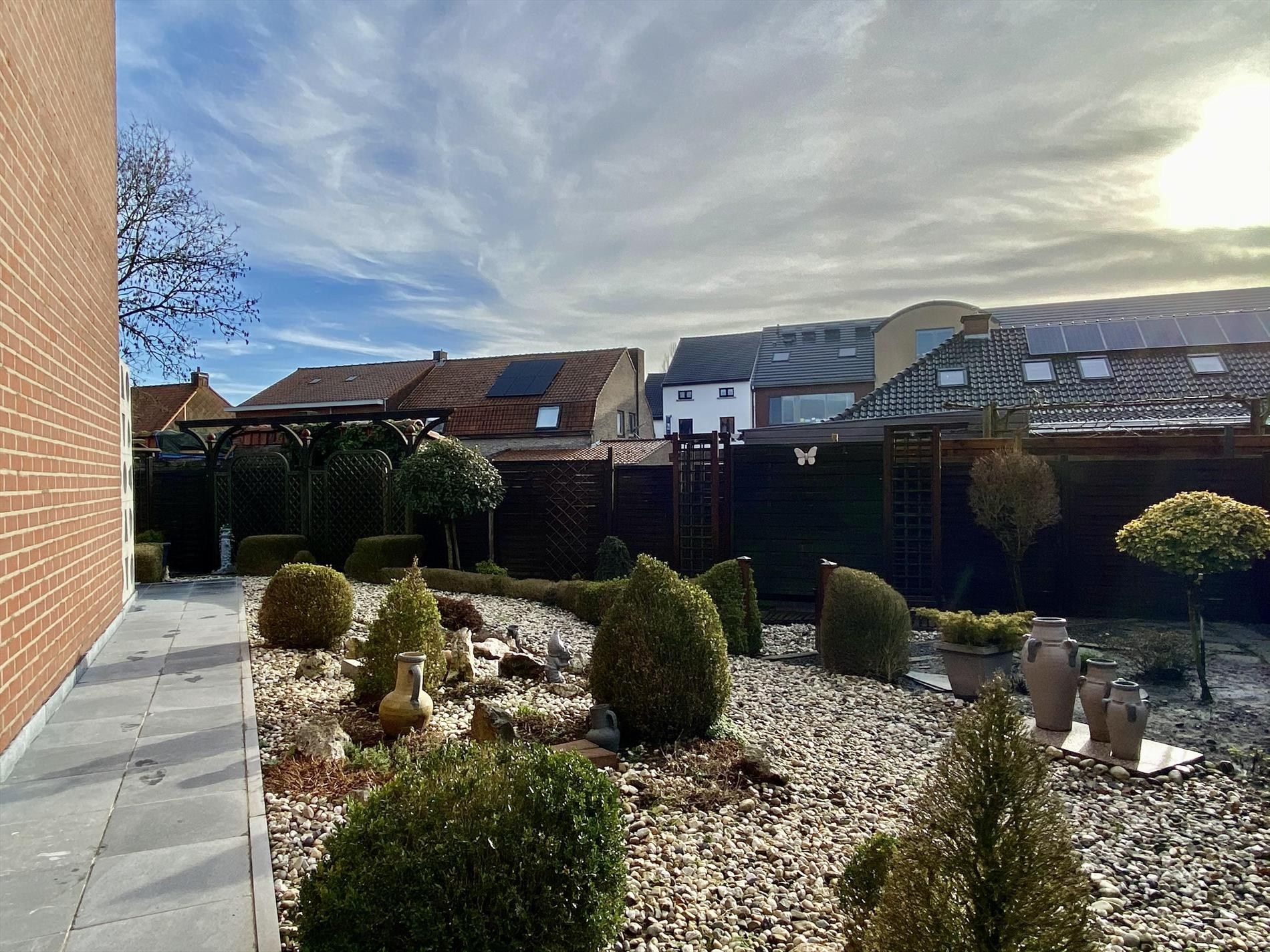 Halfopen woning in rustige buurt met 4 slaapkamers, tuin, garage. foto 17