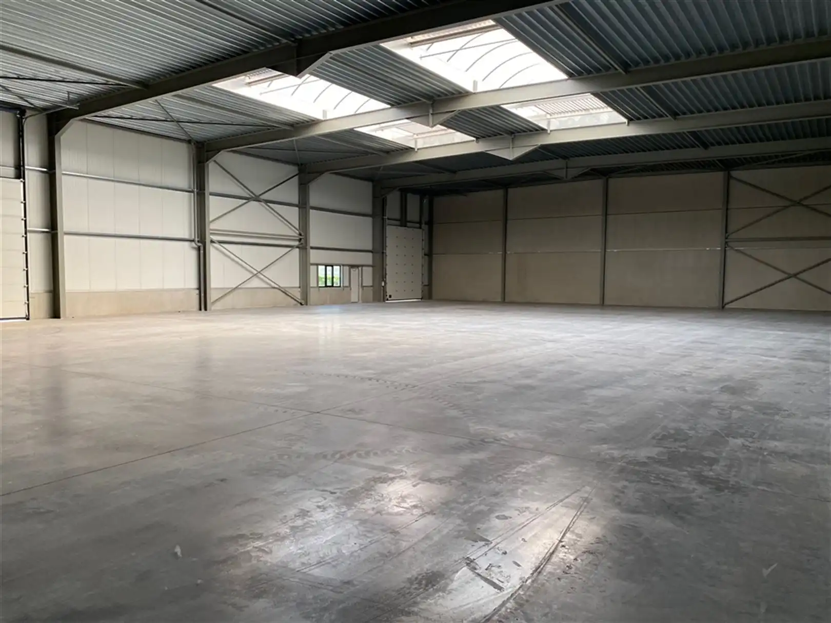 906 m² recent magazijn te huur in Vichte foto 4