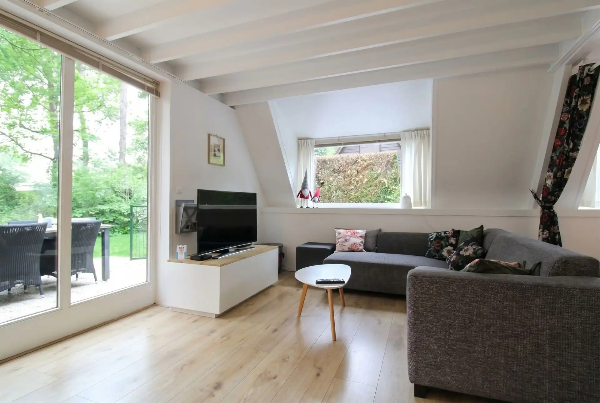 Vakantiewoning met 2 slaapkamers en ruime tuin op vakantiedomein Sonnevijver te Rekem! foto 4