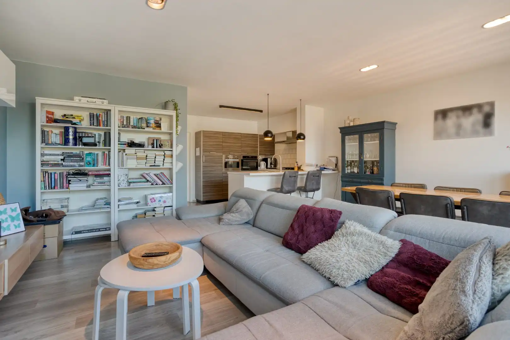 Instapklare woning met 5 slaapkamers garage en tuin! foto 4