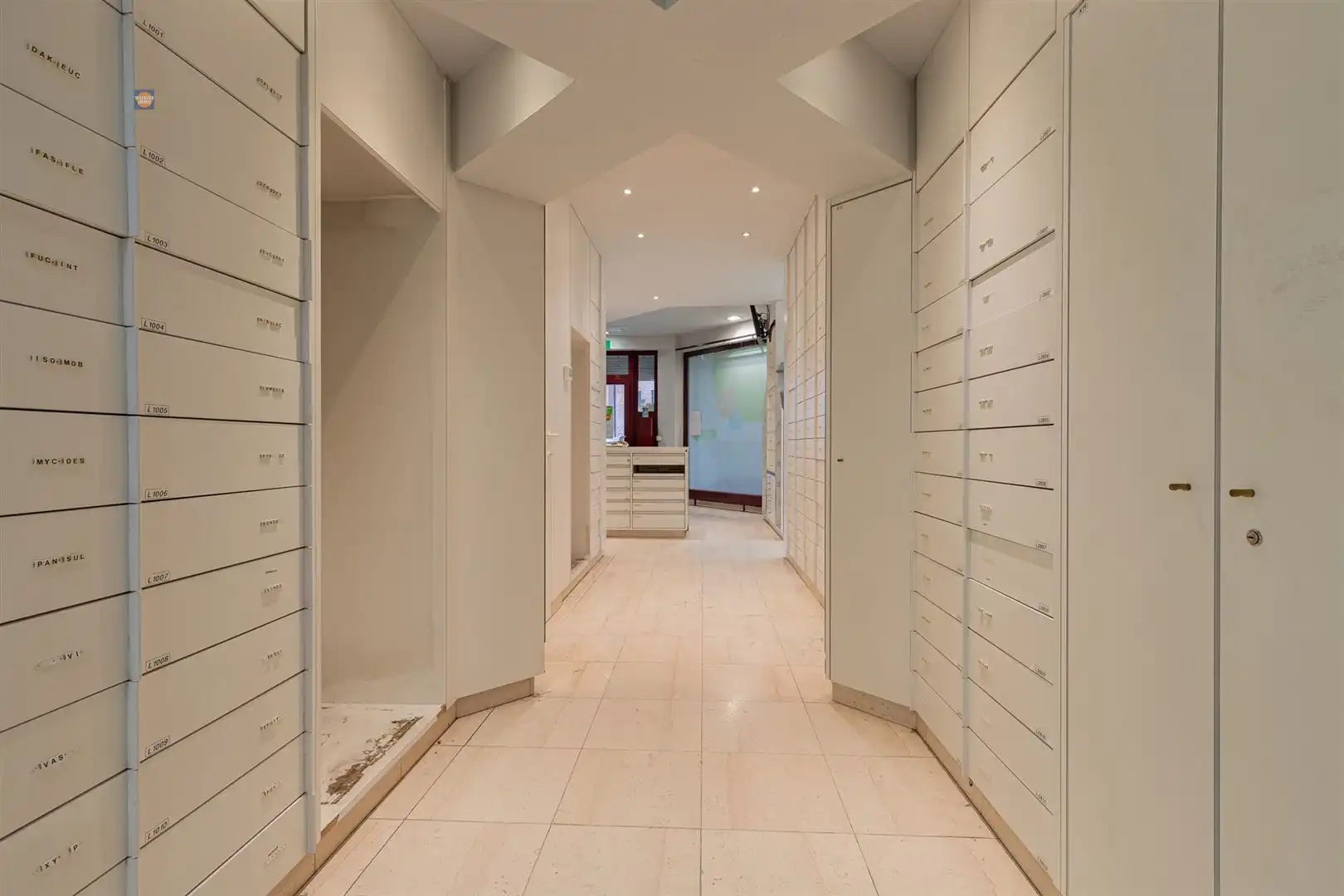 Handelsruimte met appartement foto 5