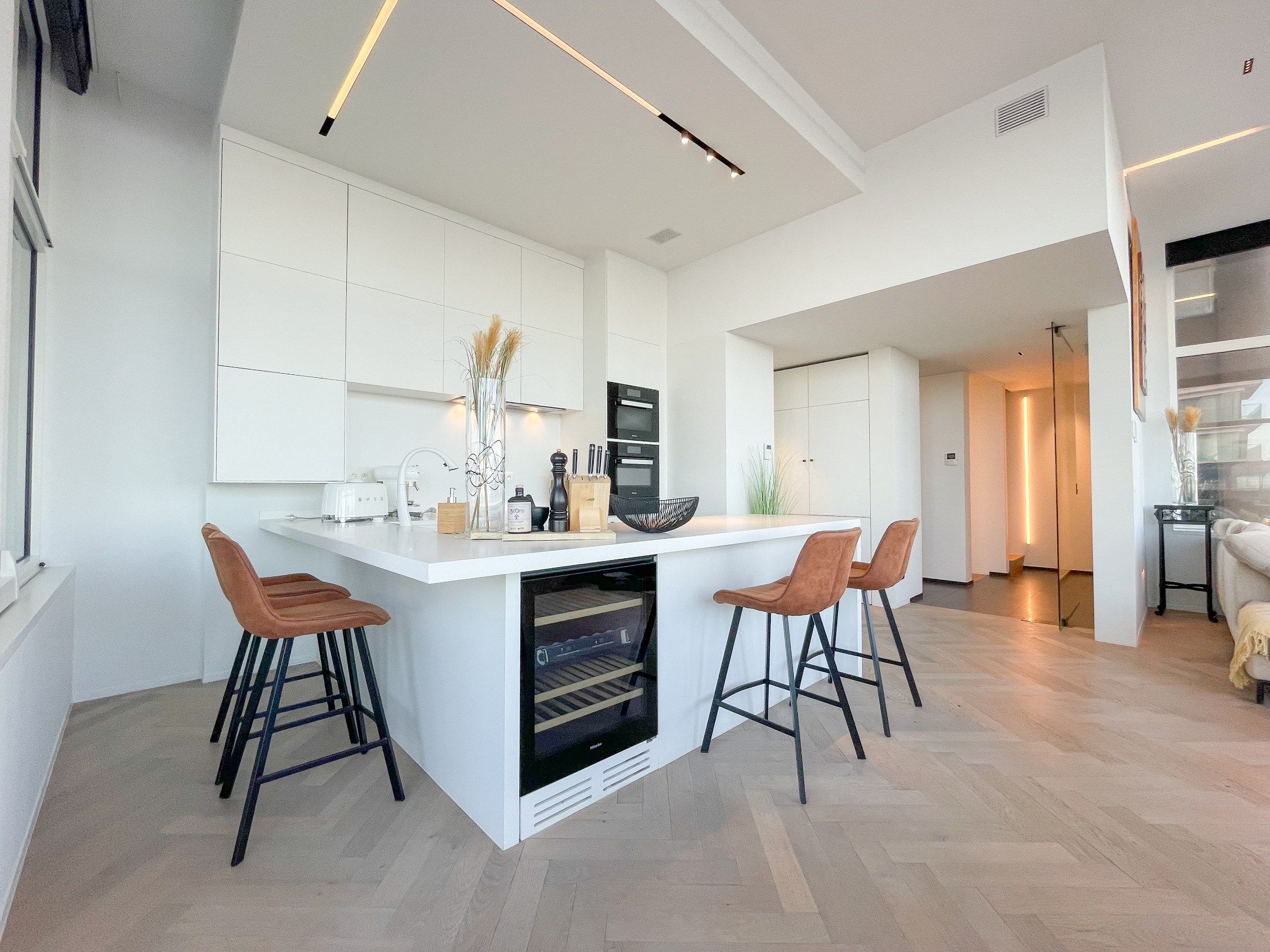 Uitzonderlijk, luxueus afgewerkt hoekappartement met frontaal zeezicht. foto 2