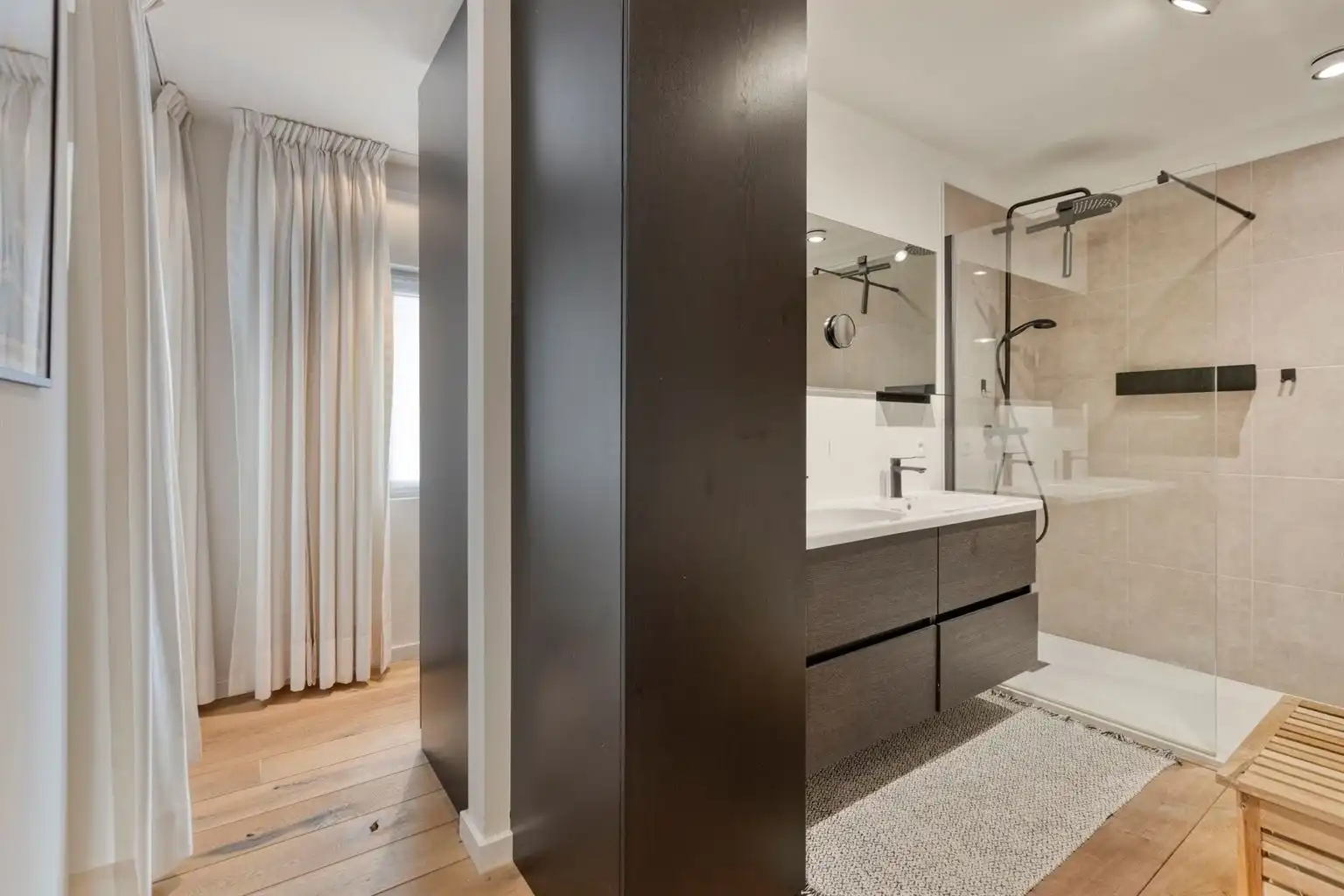 Prachtig gerenoveerde woning met 3 slaapkamers, omheinde tuin en garage, op een rustige doch centrale locatie te Elen foto 21