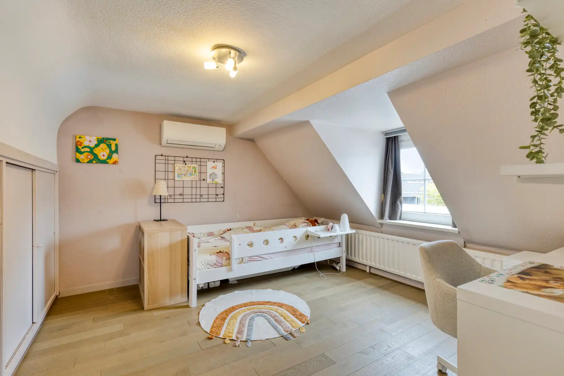 Gerenoveerde hoeve met bijgebouwen en 8 stallen. foto 20