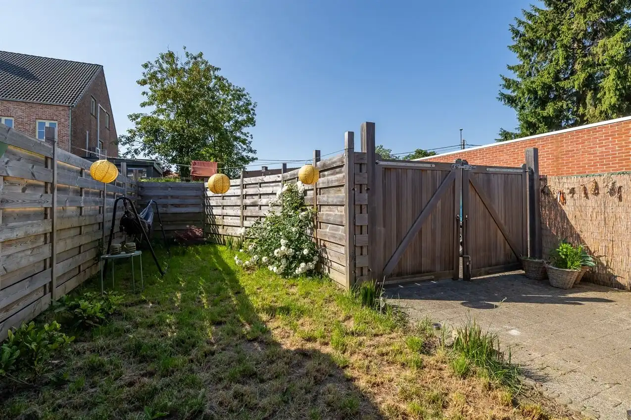 Ruime retrowoning met EPC C,  zuidtuin en achterliggende toegang. foto 28