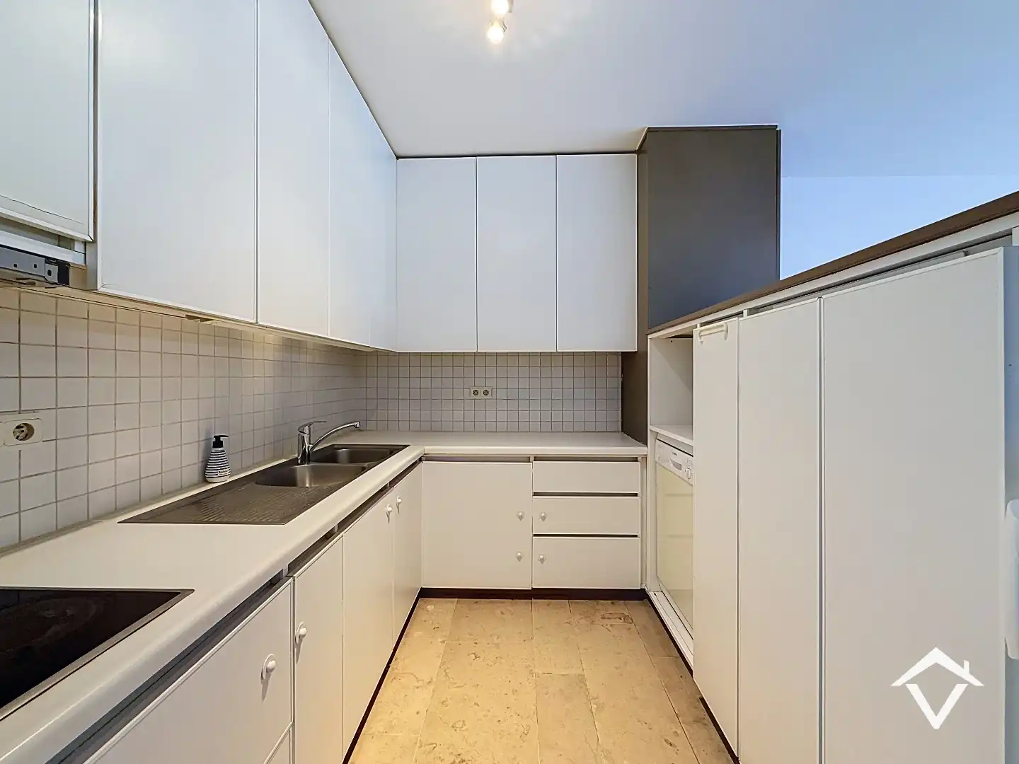 Instapklaar appartement met twee slaapkamers, twee terrassen en garage te Roeselare foto 6