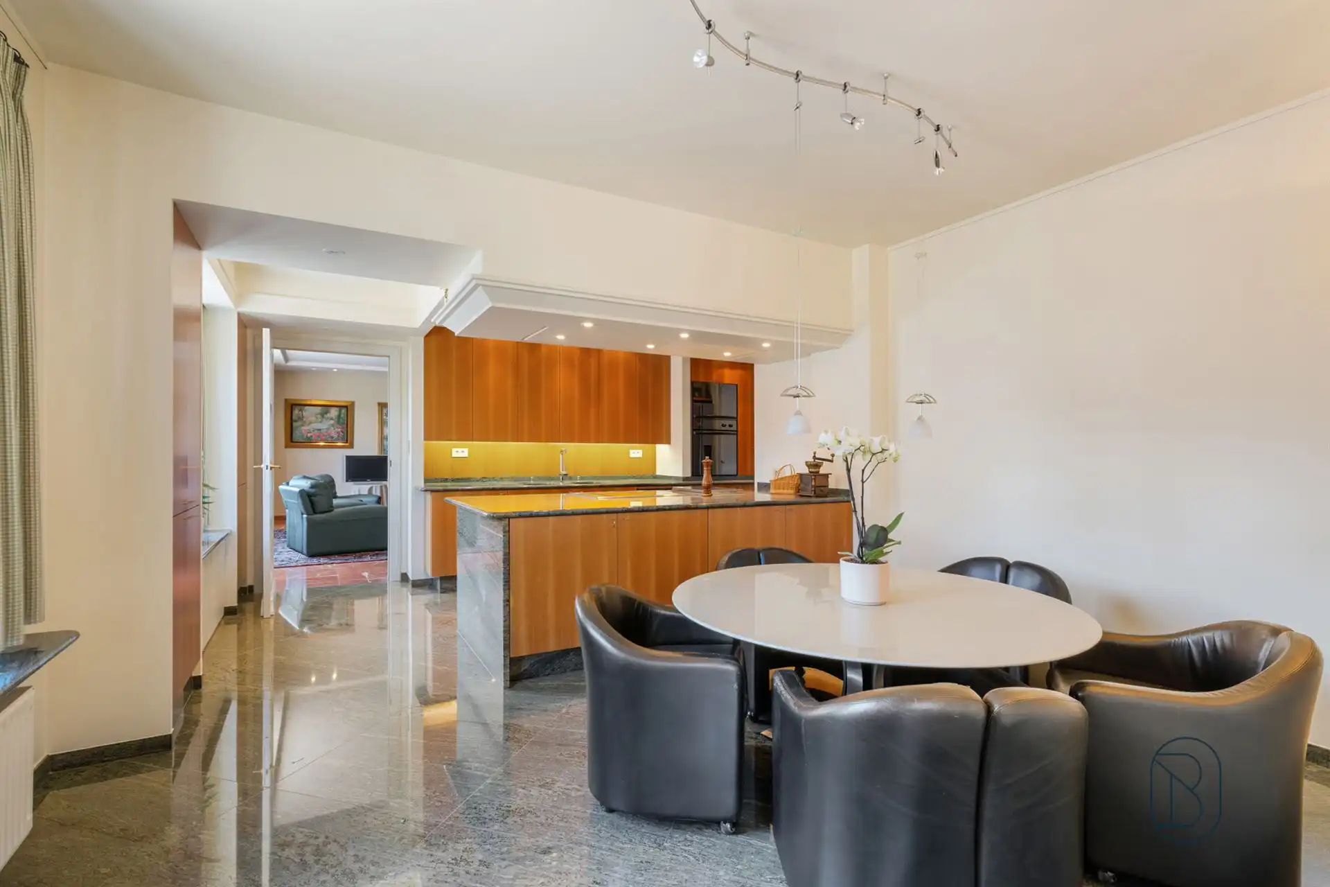 Subliem appartement van 275m2 op de Markt van Deinze foto 6
