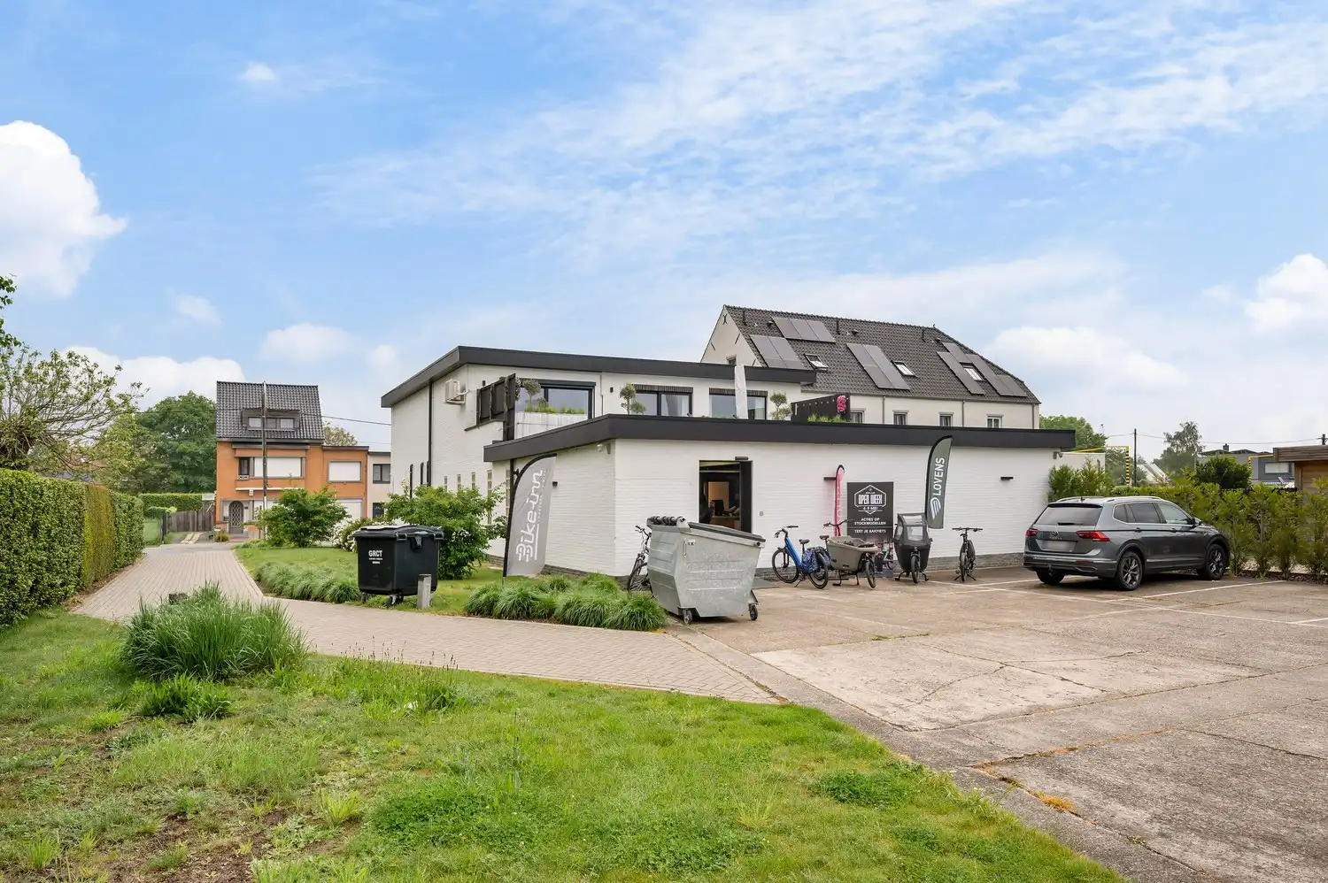 Opbrengsteigendom te koop – Handelsgelijkvloers + magazijnen foto 5
