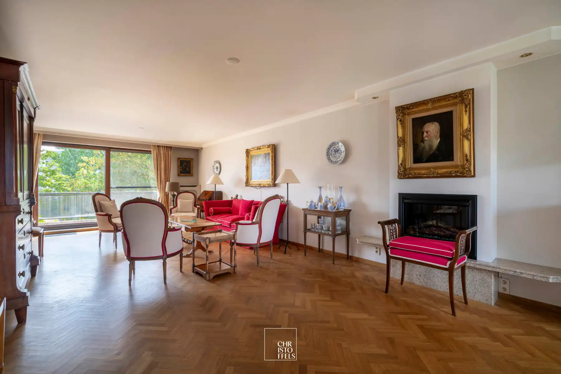 Riant appartement (239m²) met twee garageboxen in Lanaken-centrum! foto 5