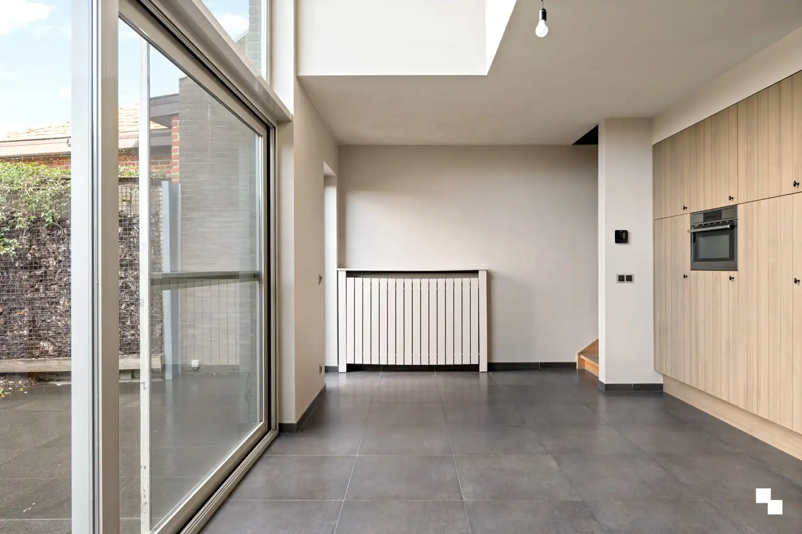 Instapklare woning met drie slaapkamers en achteruitweg foto 7