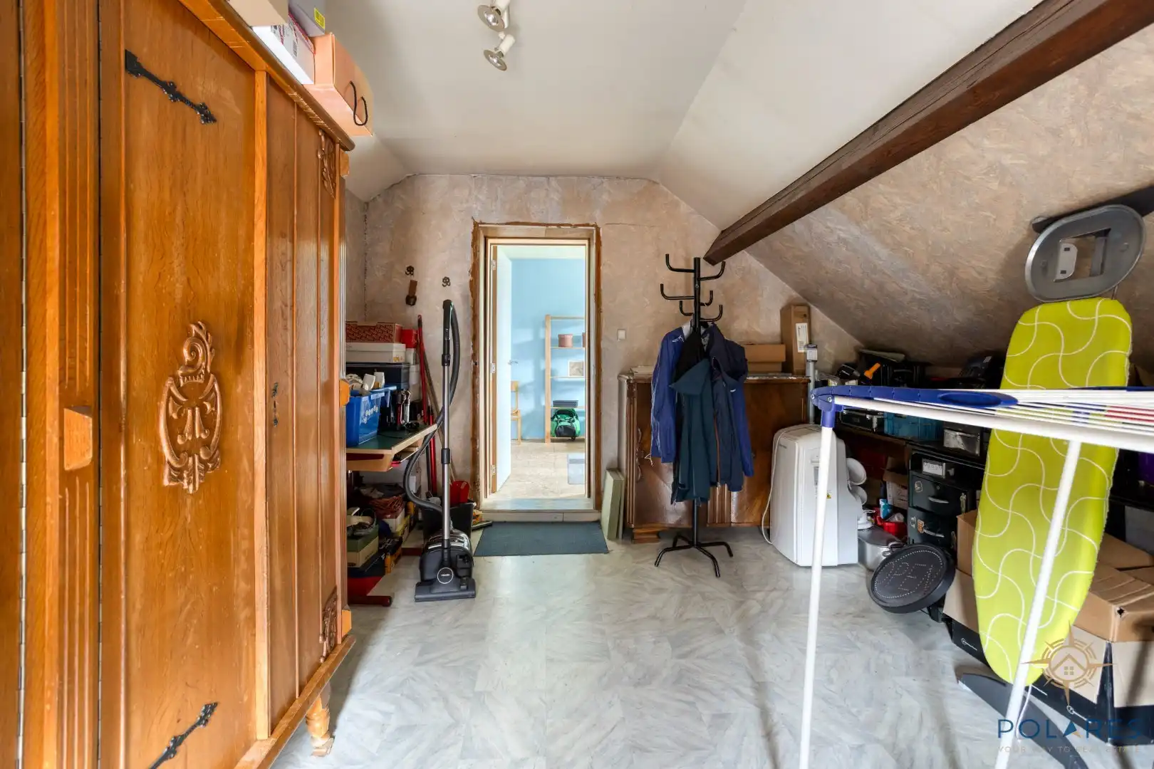 Goed gelegen taverne met woonst en grote parking foto 36