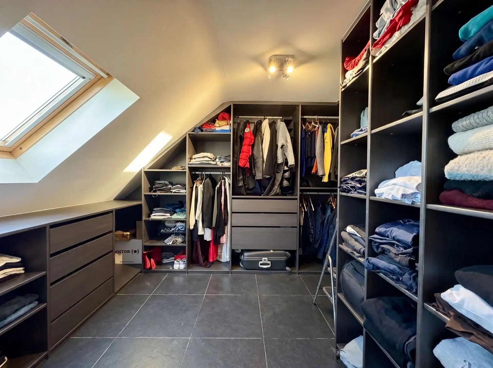 Ruim wonen op een toplocatie in Lanklaar met alle comfort, 2 terrassen en garagebox inbegrepen. foto 24