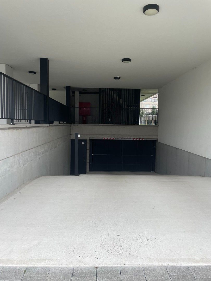 Gemeubelde studio met zonnebalkon en autostandplaats dichtbij foto 14