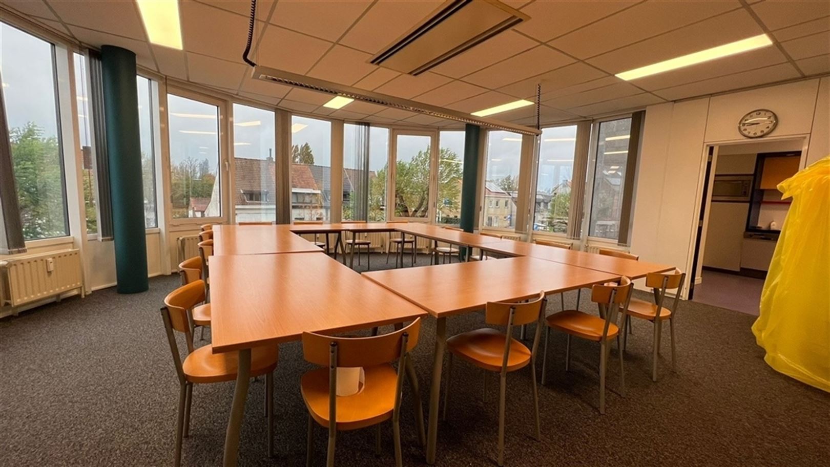 Gelegen aan het klaverblad (E40/E17) foto 17