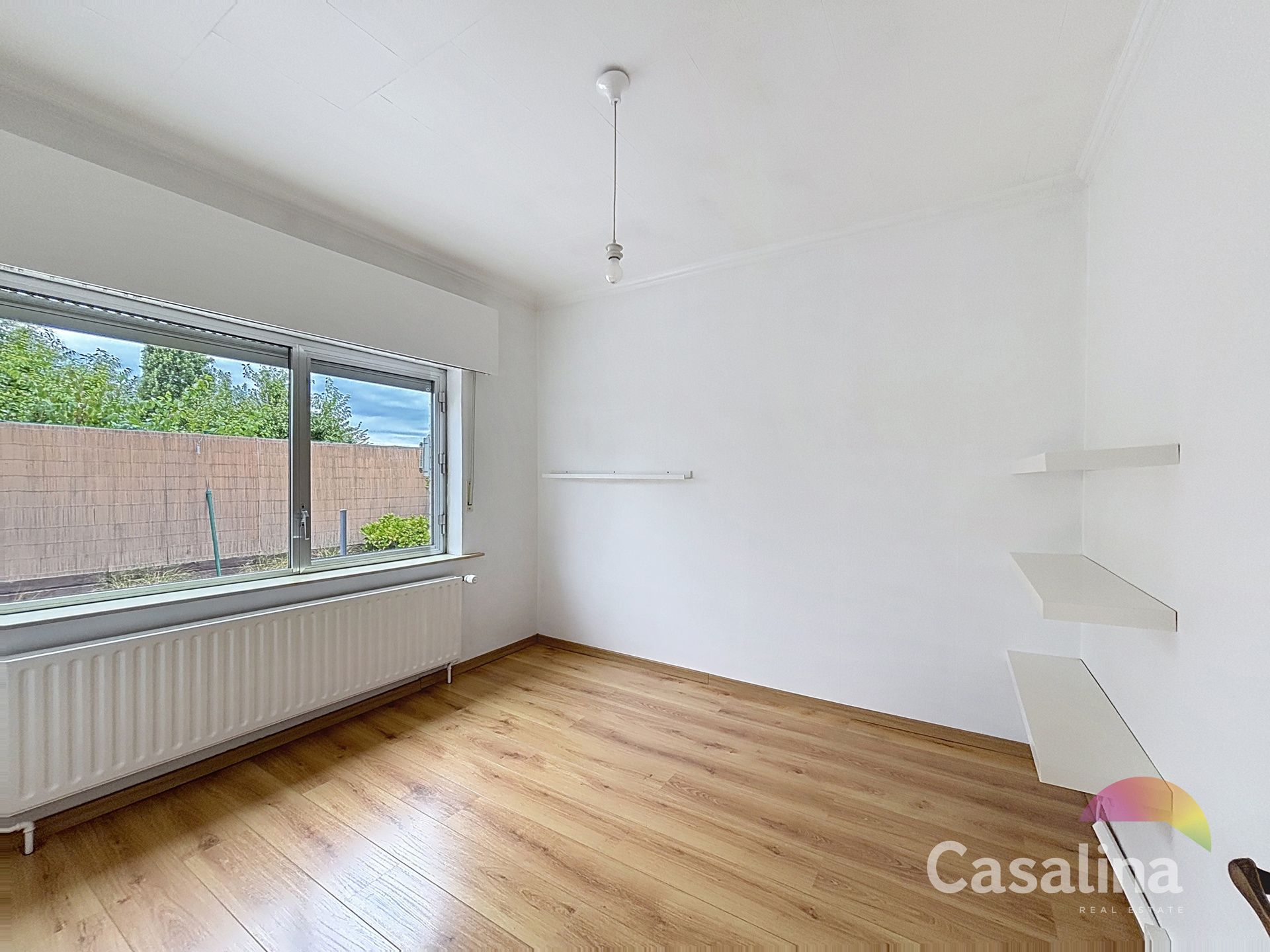 Ruime bungalow van 205 m² in een rustige, groene wijk foto 16