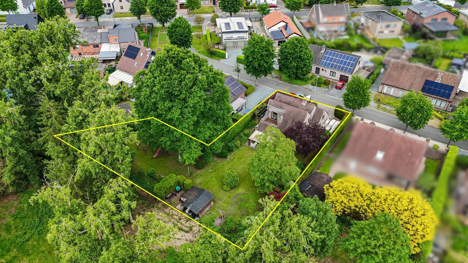 Ruime open bebouwing op perceel van 1.268 m² te Berlare foto 2