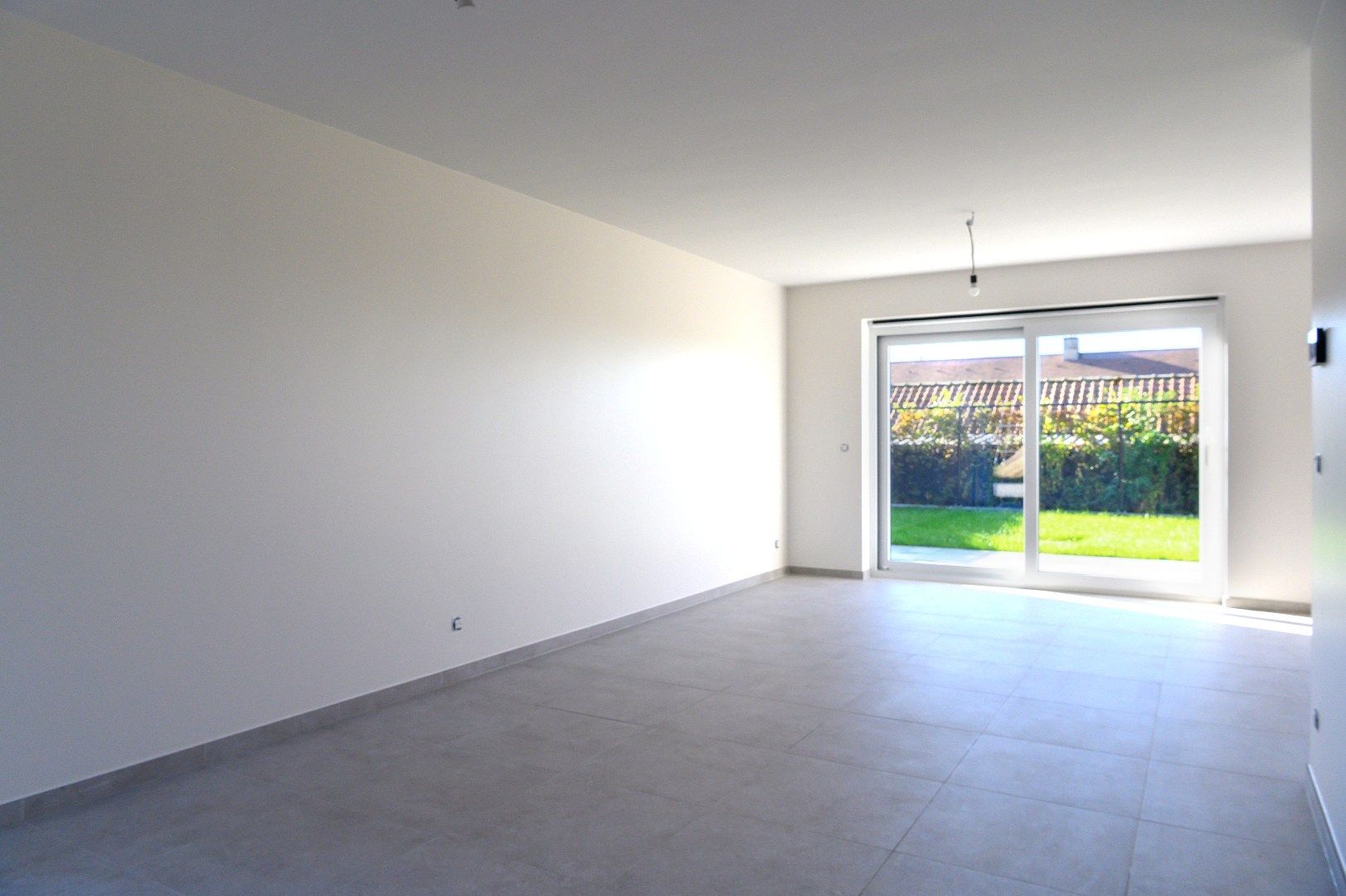 INSTAPKLARE NIEUWBOUWWONING MET 3 SLPKS | GARAGE EN TUIN foto 2