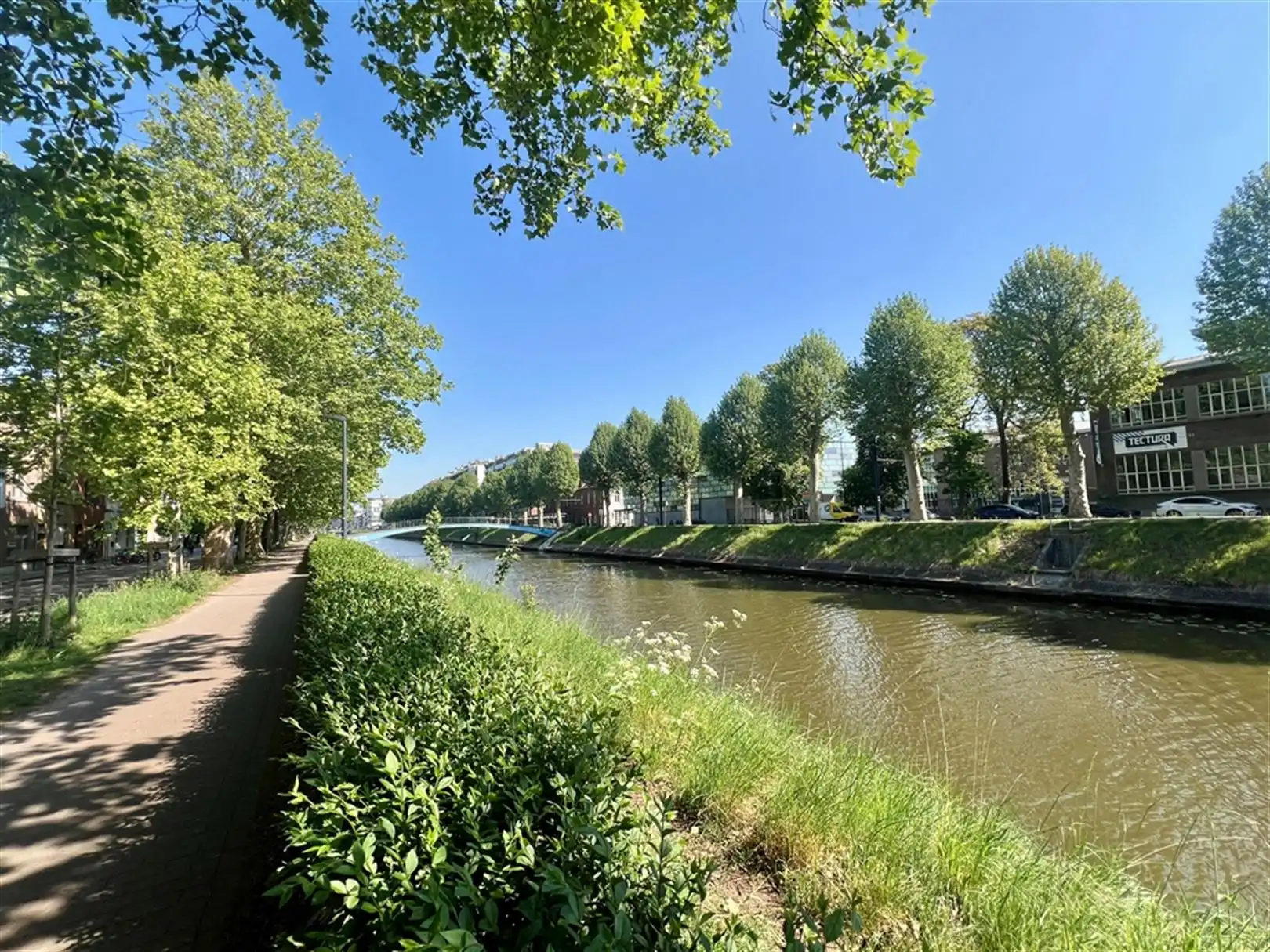 Modern gelijkvloerskantoor-/praktijkruimte te huur langs de Coupure foto 14