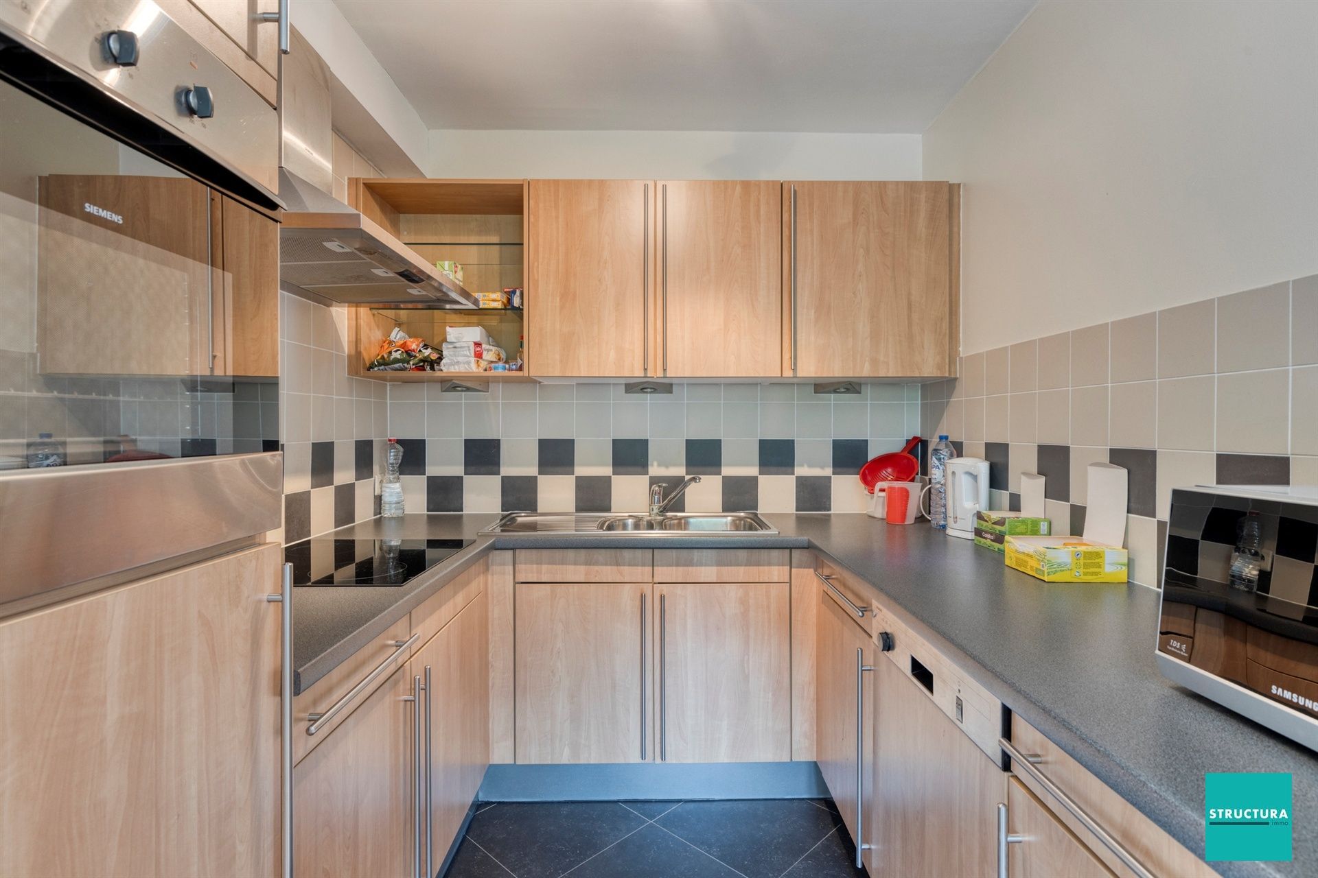 Instapklaar appartement met 2 kamers en terras foto 5