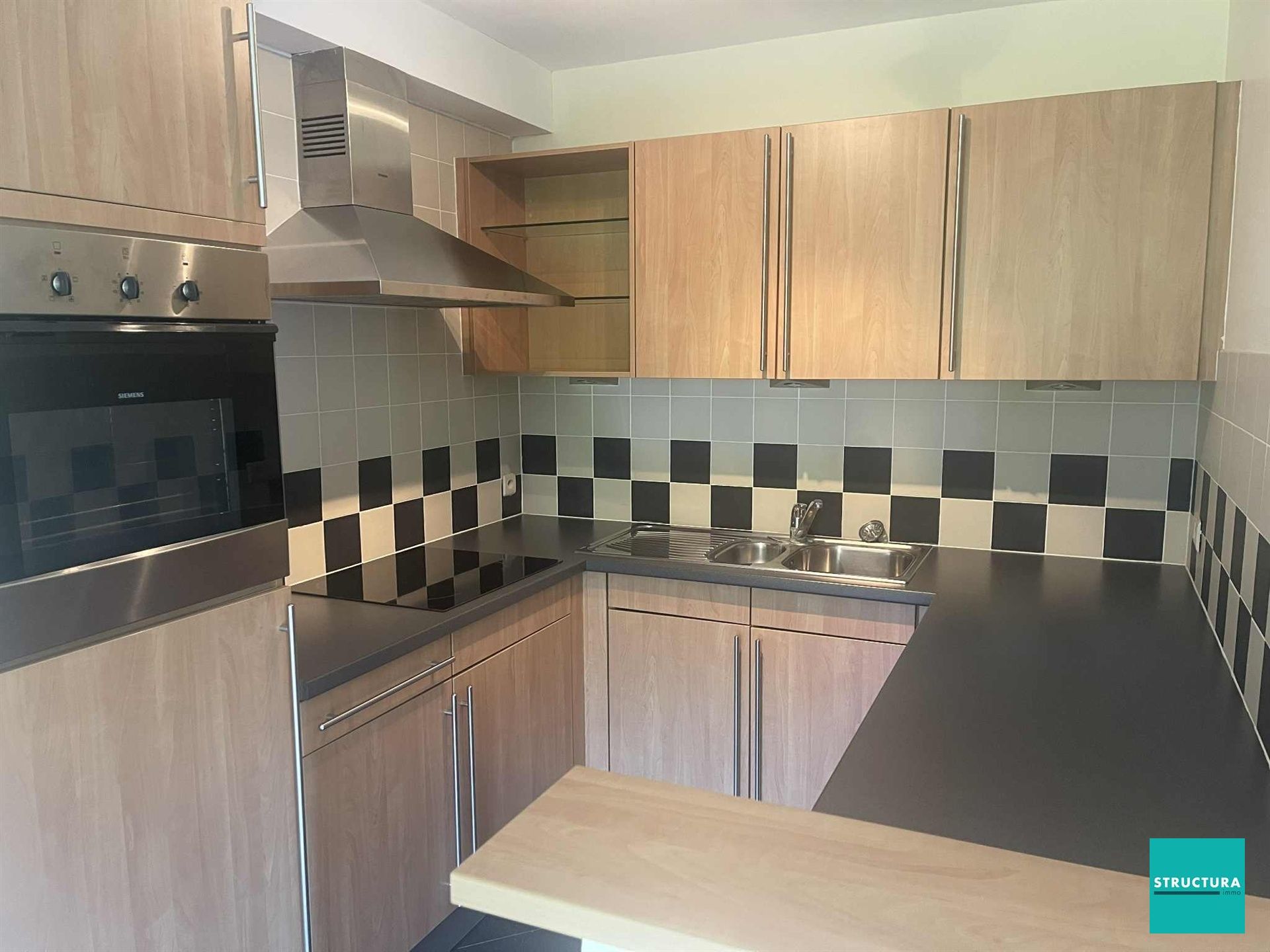 Instapklaar appartement met 2 kamers en terras foto 5