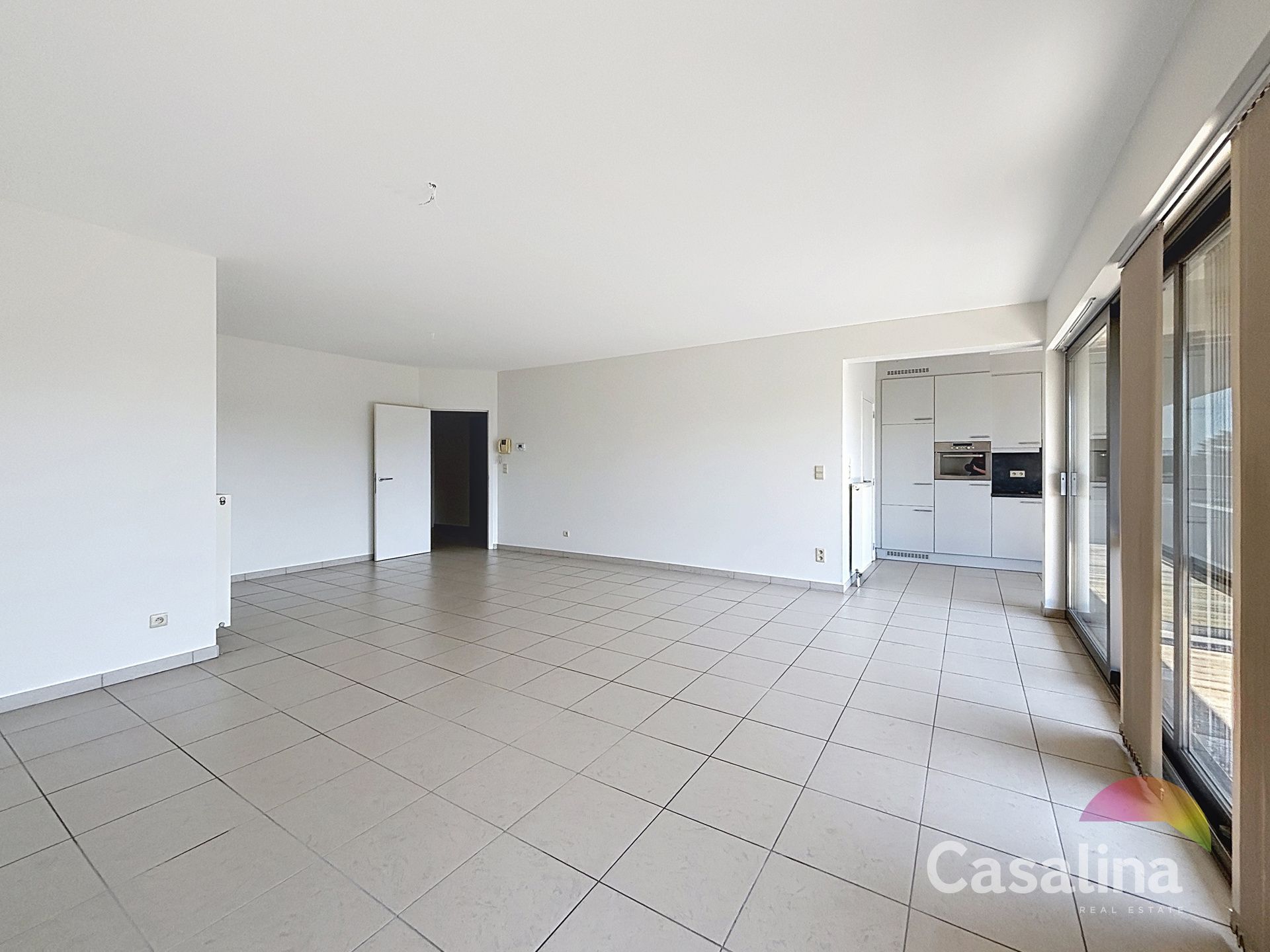 Ruim drie slaapkamer appartement te huur  foto 2