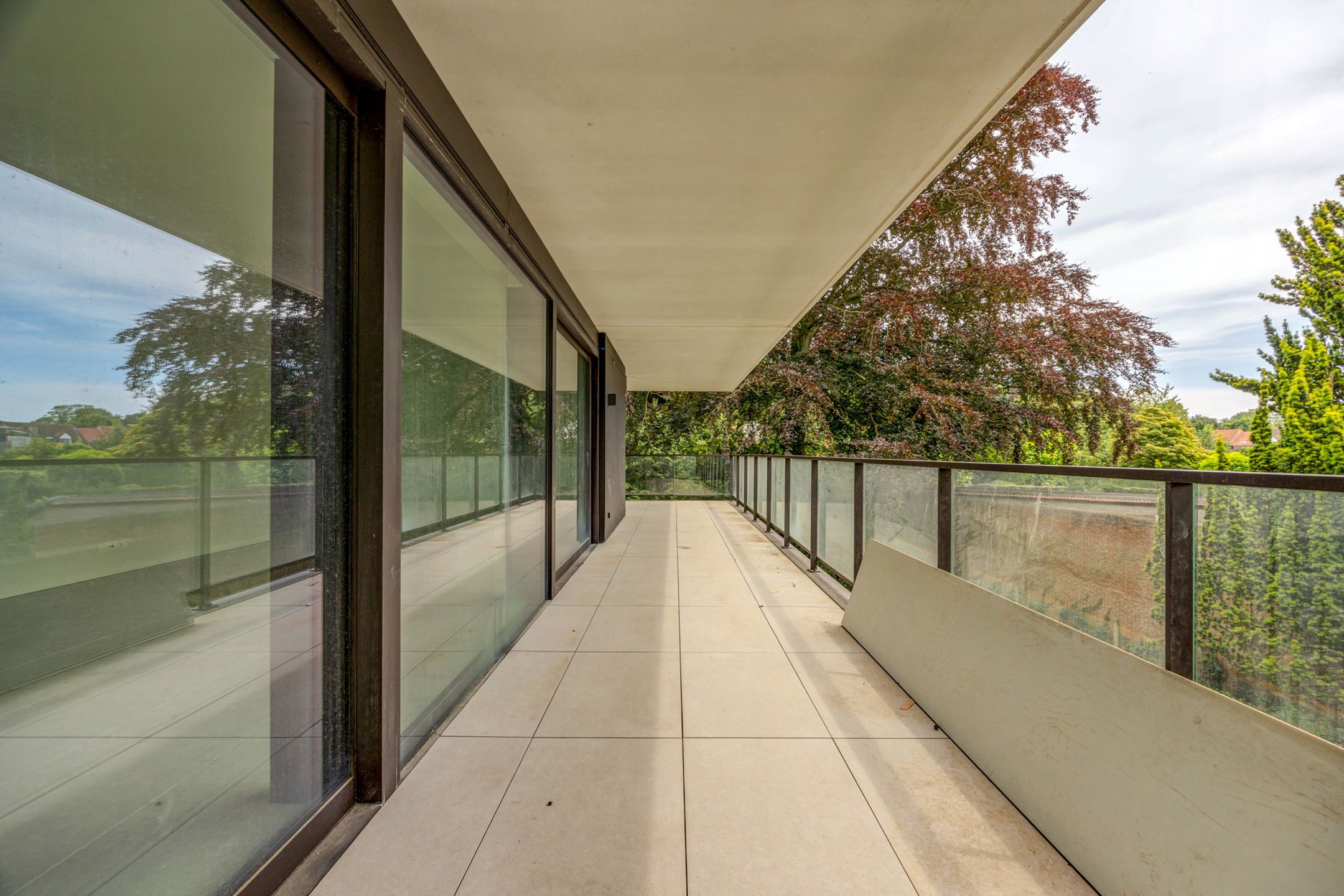 Nieuwbouw met terras van 50m2 inclusief autostaanplaats foto 2