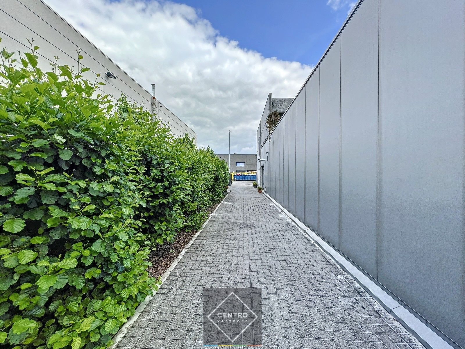 Instapklaar BEDRIJFSPAND (550 m²) met ruim LOFT-APPARTEMENT (4slpk). Op ambachtelijke zone te Ledegem. Ideaal voor voeding ! foto 55