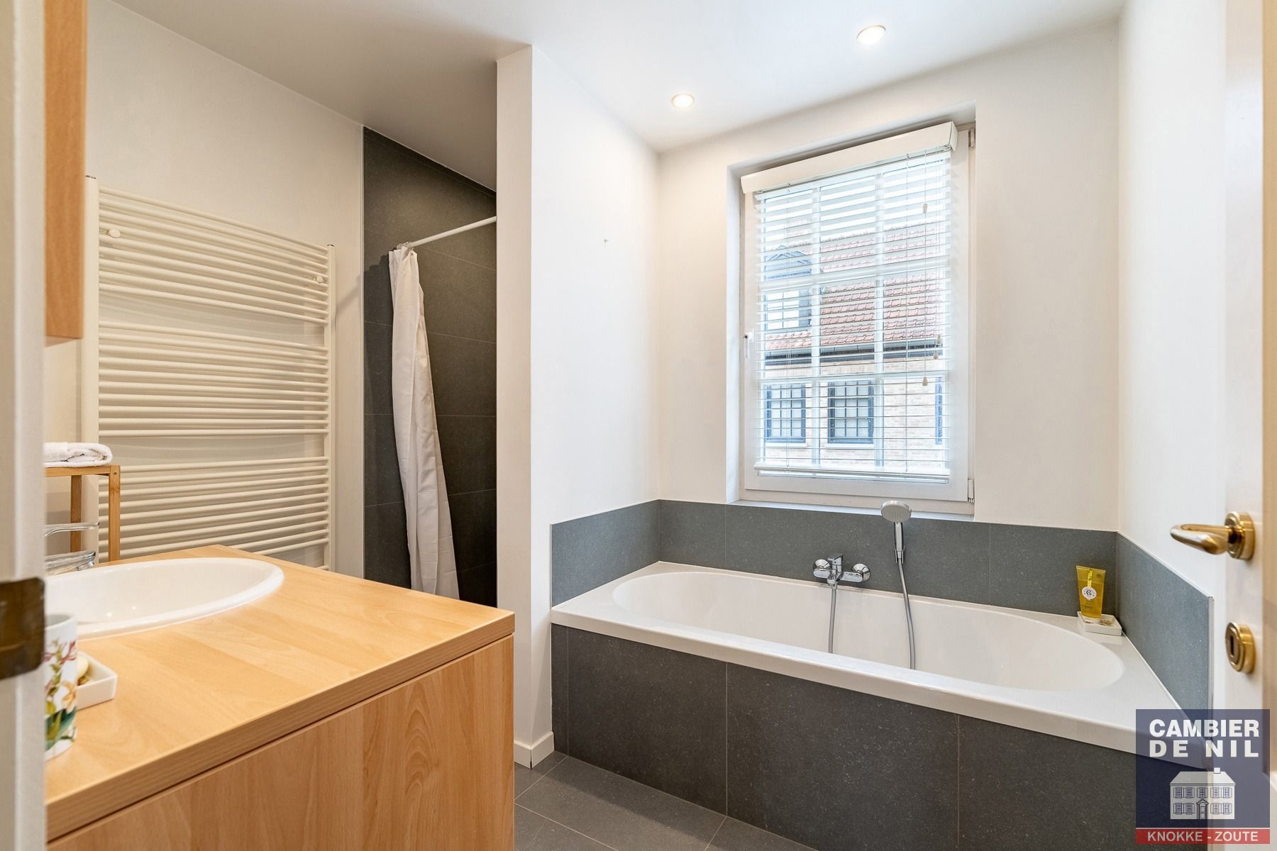 Instapklare , gemeubelde woning gelegen in Oud-Knokke vlakbij de groentenmarkt foto 17