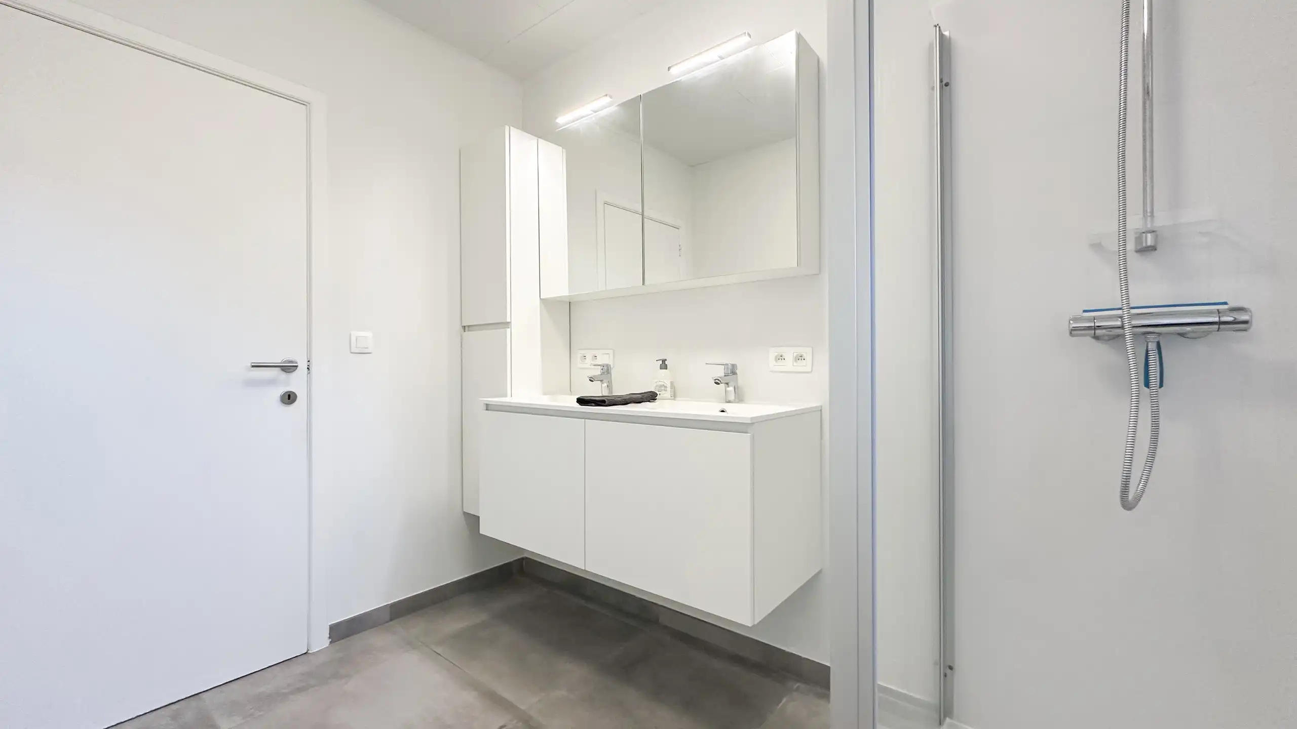 Charmante woning met 2 slaapkamers en een polyvalente ruimte foto 17