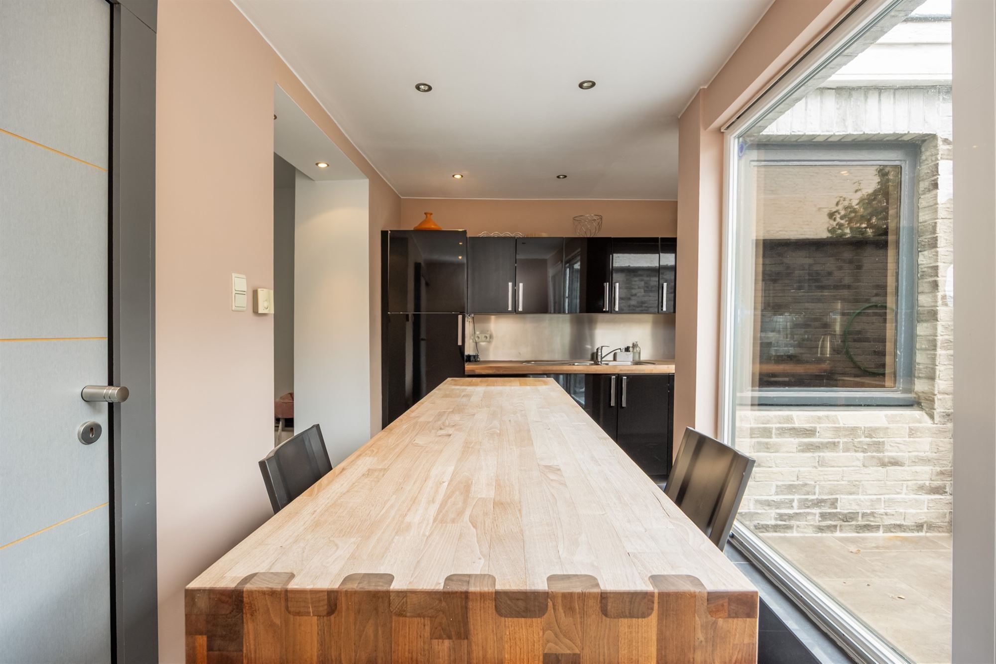 Volledig instapklaar huis met twee slaapkamers foto 7