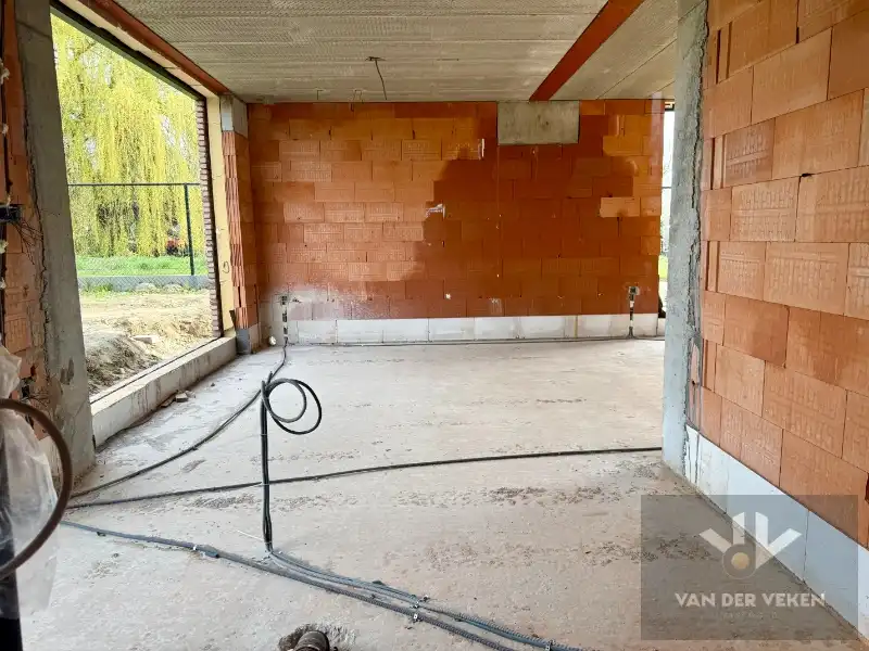 Moderne halfopen nieuwbouwwoning met 4 slaapkamers en 2 badkamers met carport foto 10