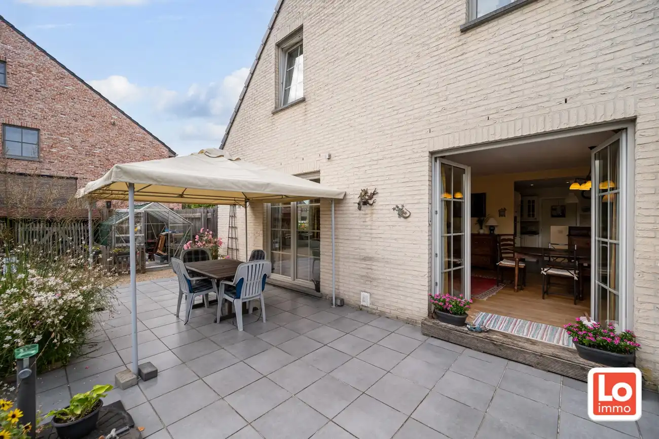 Degelijke, ruime en lichtrijke open woning met inpandige garage op een rustige locatie en toch vlakbij&nbsp; het centrum van het bruisende Lochristi! foto 23