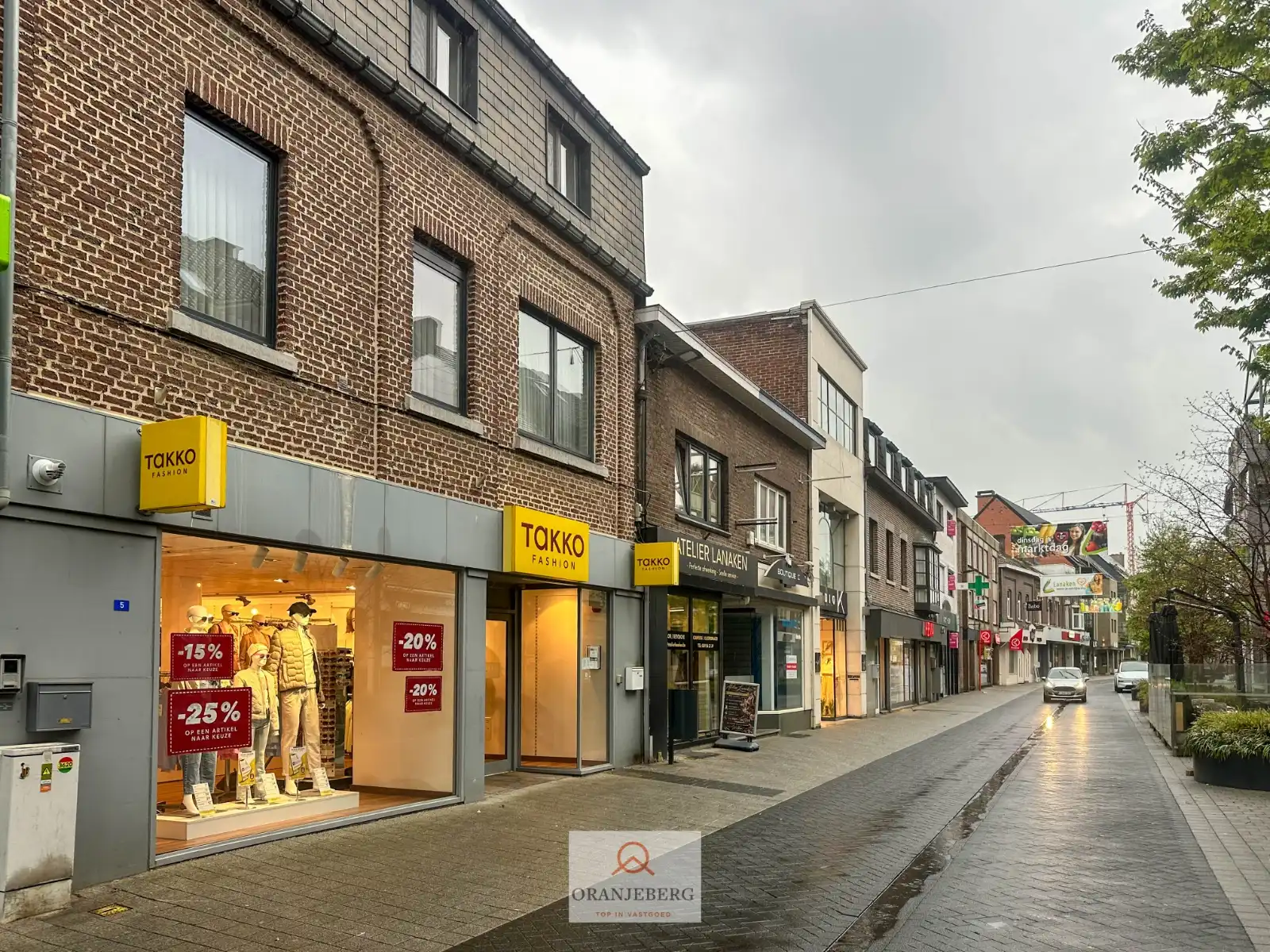 Hoofdfoto van de publicatie: Groot handelspand te koop met mooi rendement op toplocatie in Lanaken