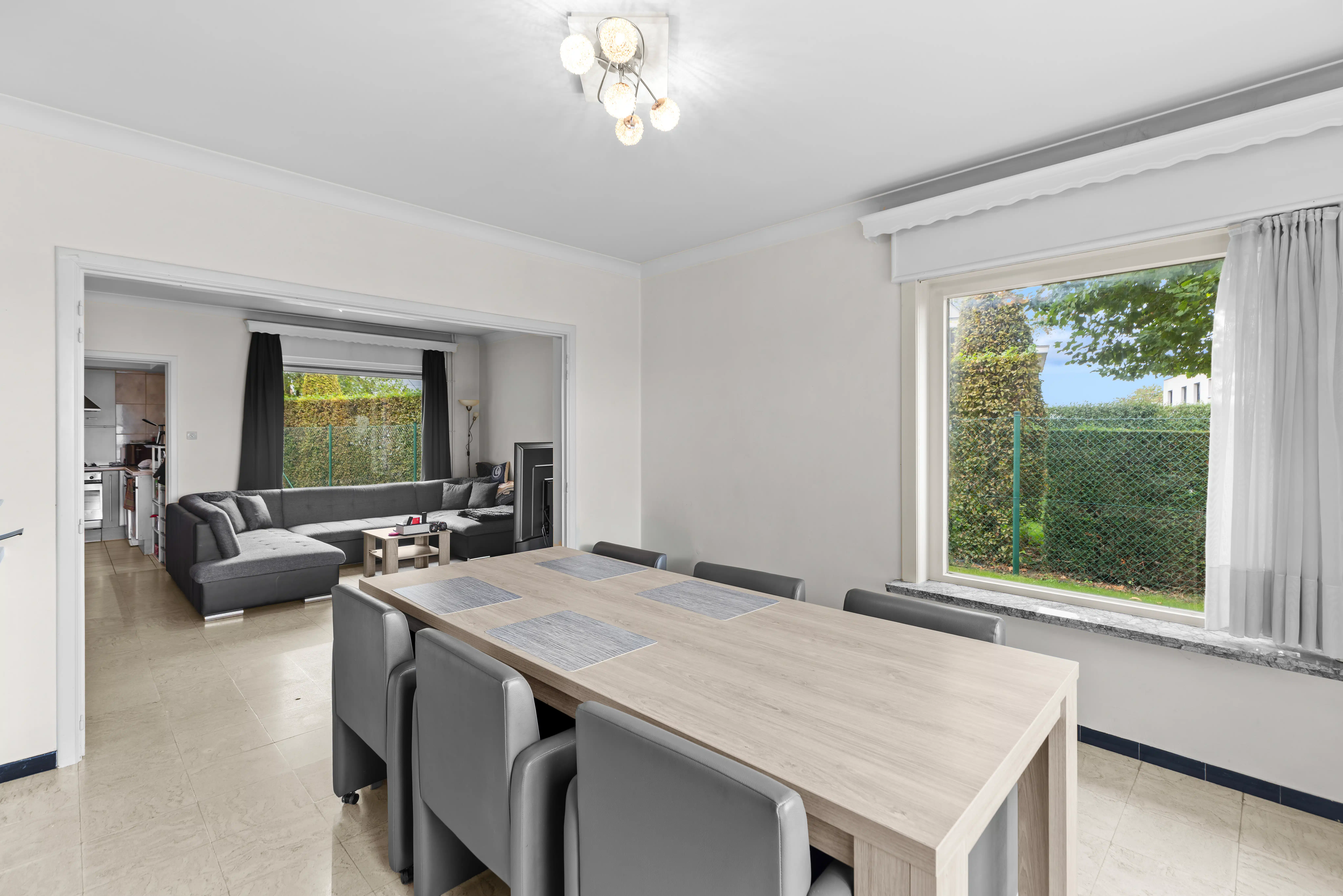 Ruime gezinswoning met 3 slpk & tuin op 619 m² in Oosterzele foto 3