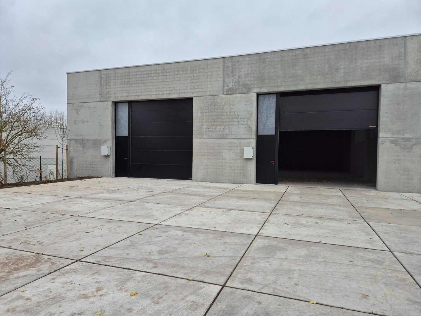 KMO-Unit te koop foto {{pictureIndex}}