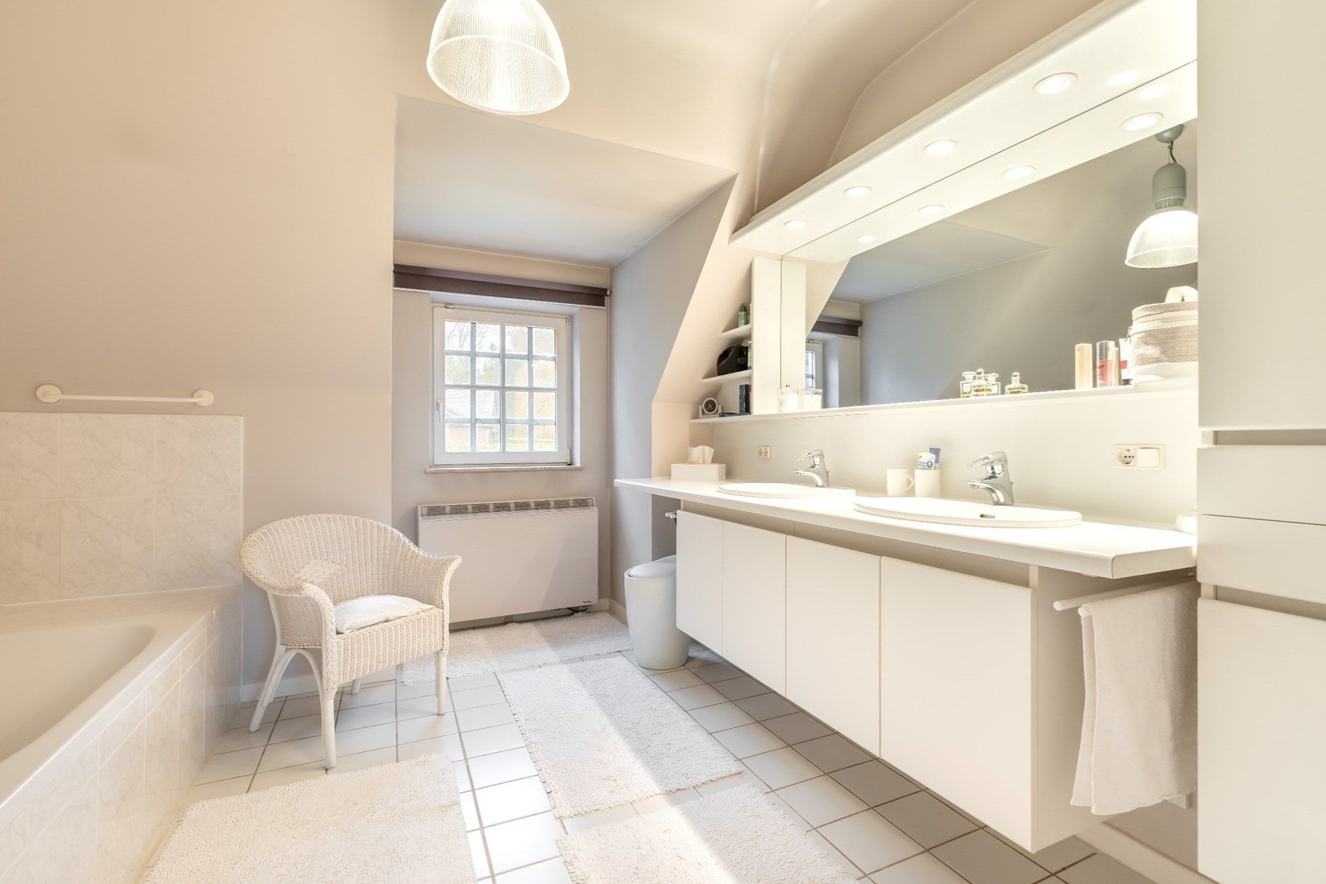 Knappe villa op residentiele toplocatie! foto 11