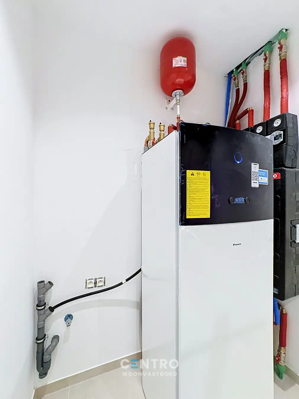 Gerenoveerde woning met 4 slapks, ZUIDger. tuin en ruime garagebox! foto 10