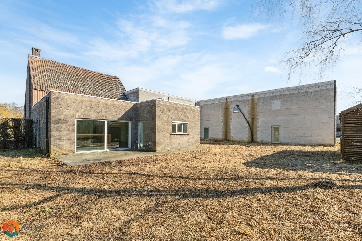 Veelzijdig kantoorgebouw met ruime parking op 2433 m² foto 19