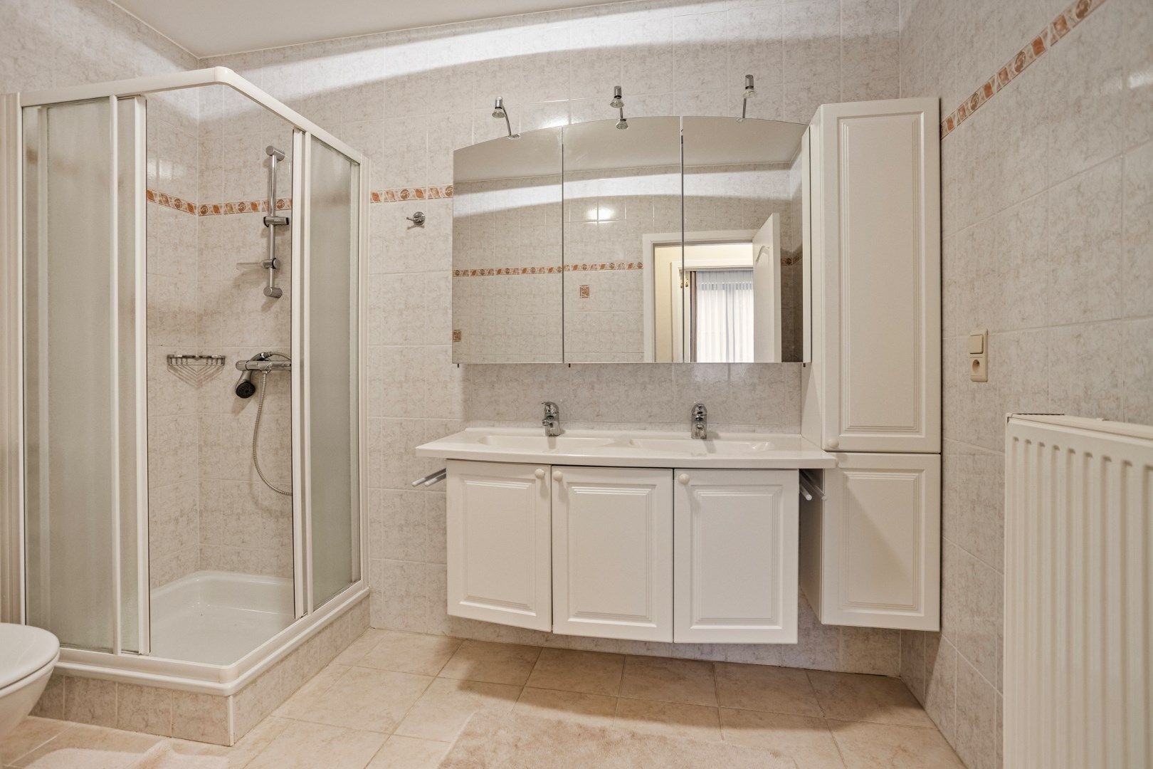 Ruim appartement van 117m² met 3 slaapkamers gelegen op centrale locatie te Brasschaat! foto 14
