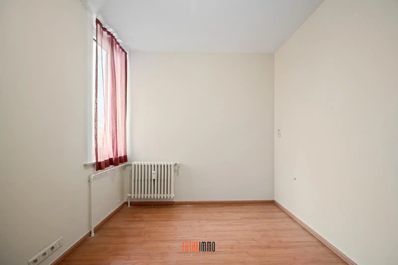 Ruim 3-slpk appartement met parking te Sint-Michiels foto 8