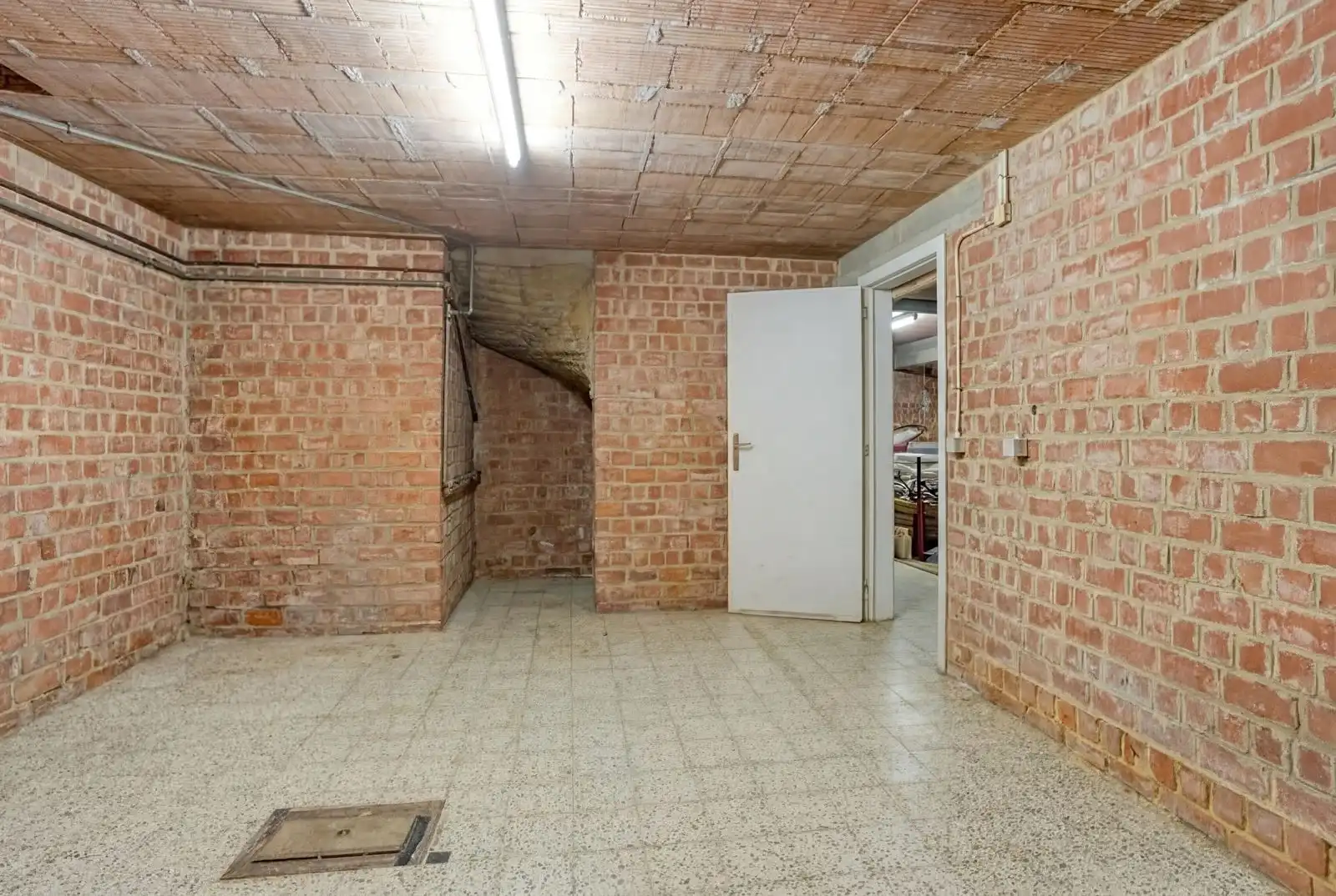 Villa op te frissen in hartje Pajottegem foto 21