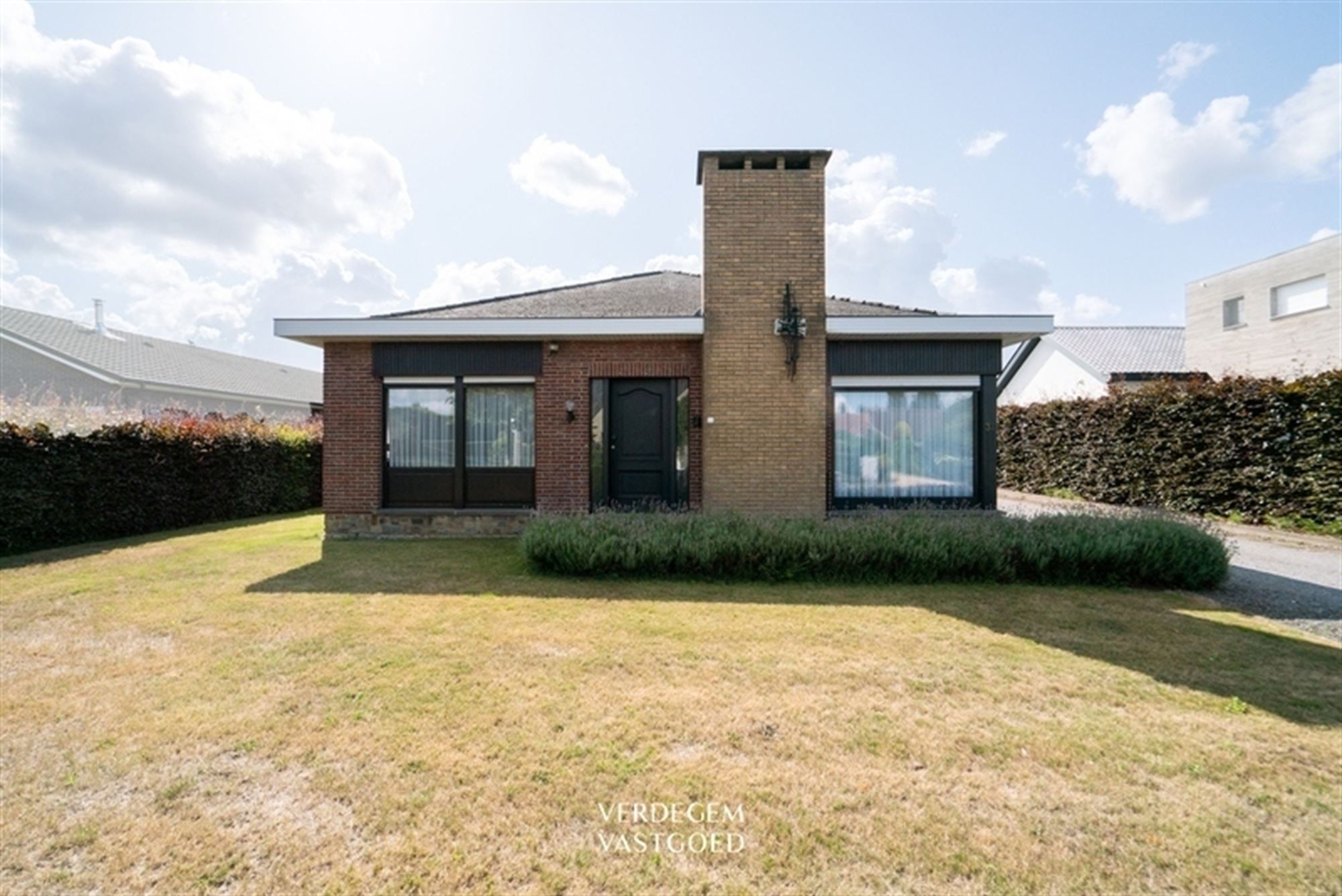 Te renoveren bungalow met magazijn op terrein van 1.826m² foto 29