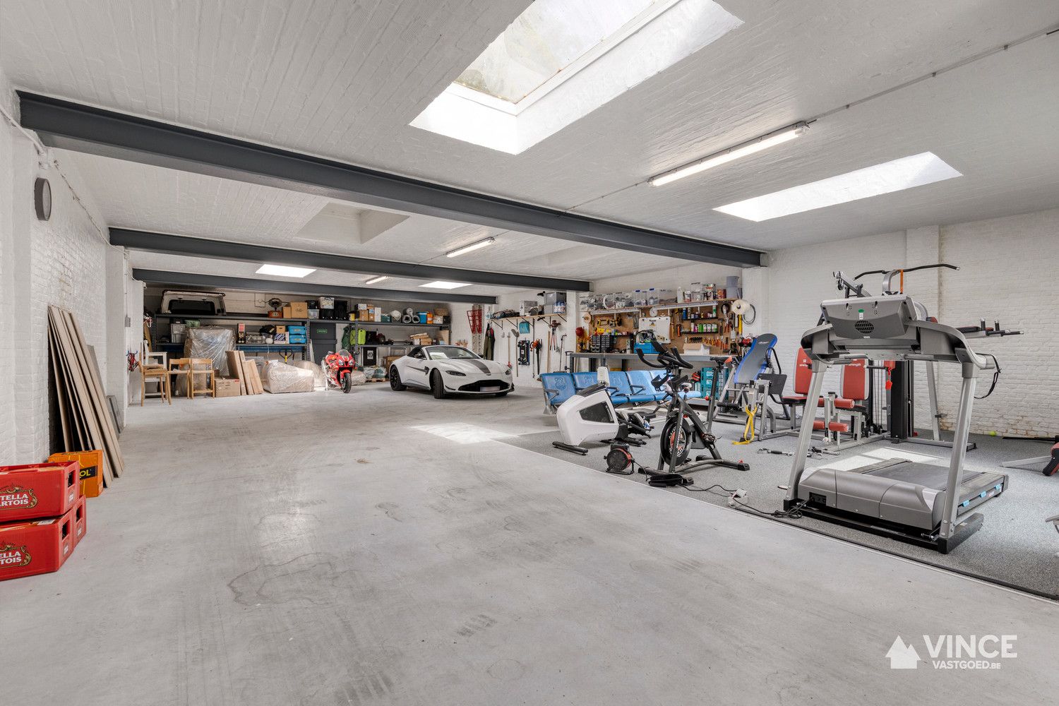 Woning met ruim magazijn foto 3