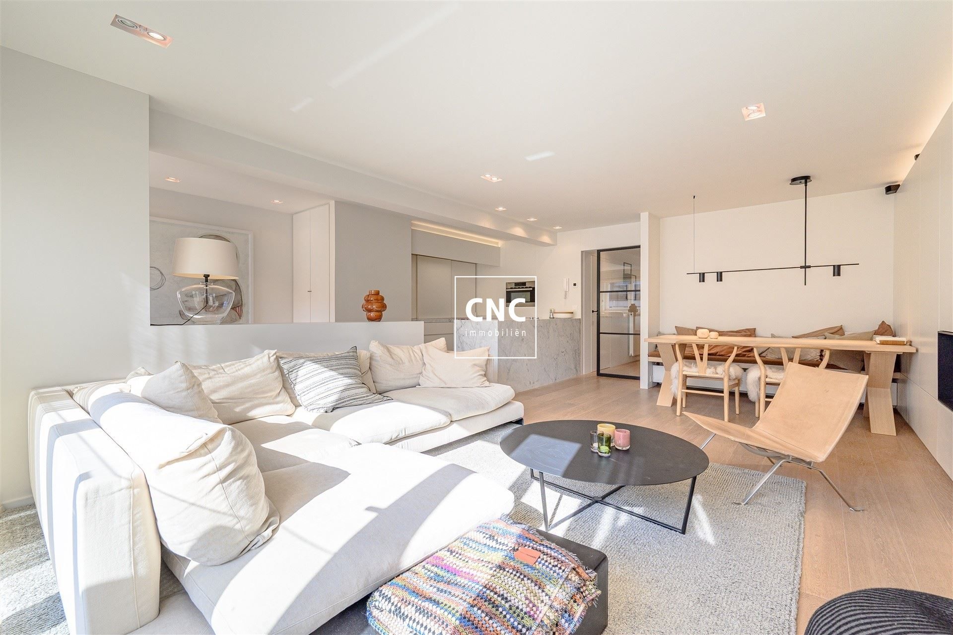Volledig gerenoveerd appartement met karakter op toplocatie foto 5