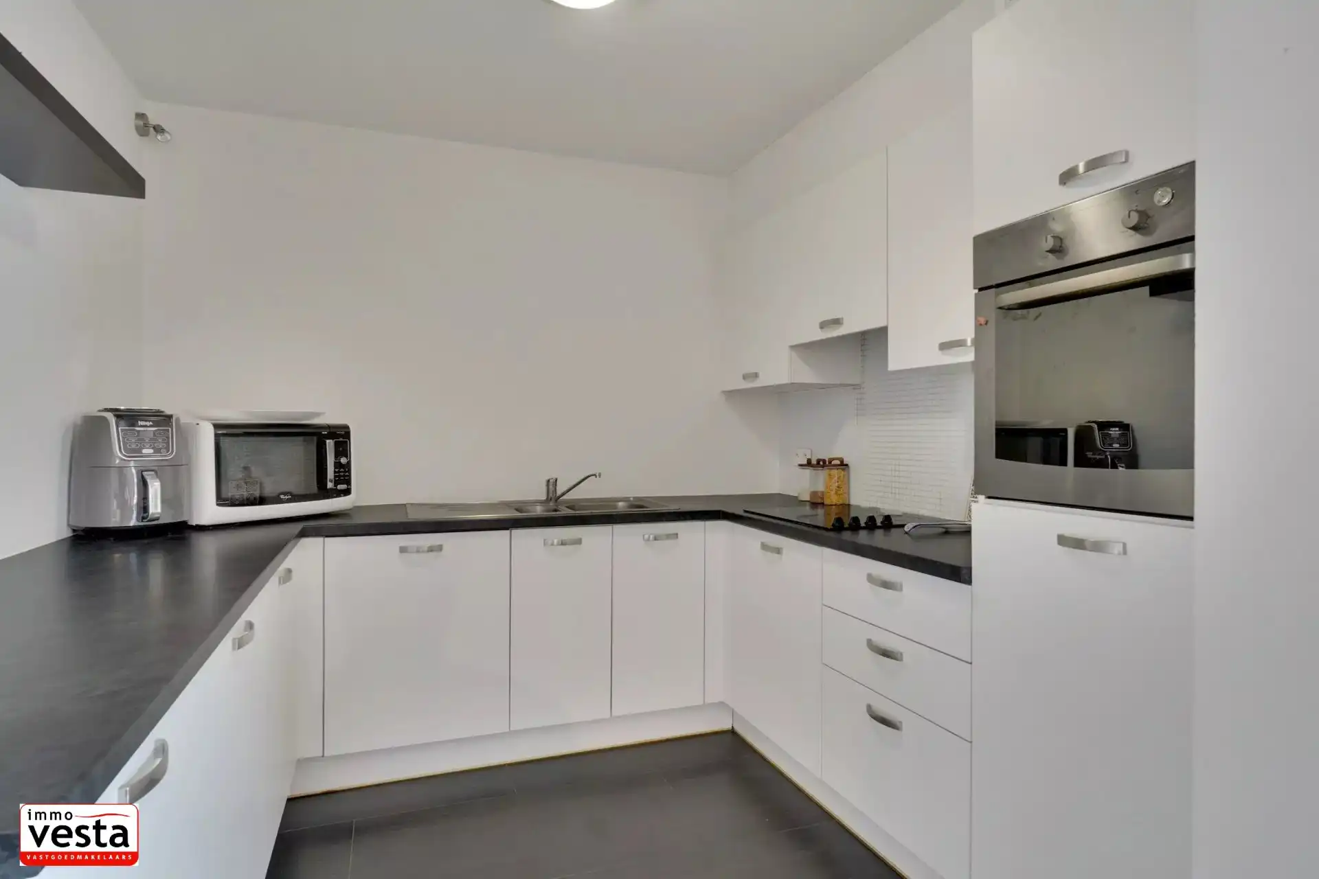 Modern appartement met 2 slaapkamers foto 18