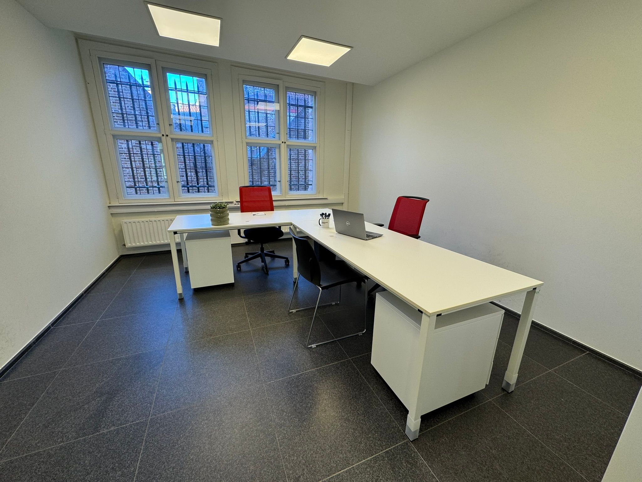 Kantoor voor startende ondernemers foto {{pictureIndex}}