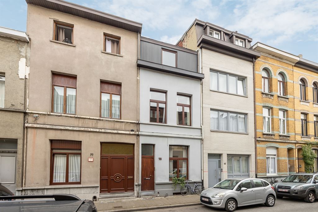 Ruime charmante woning met 5 slaapkamers en 2 badkamers  foto 24
